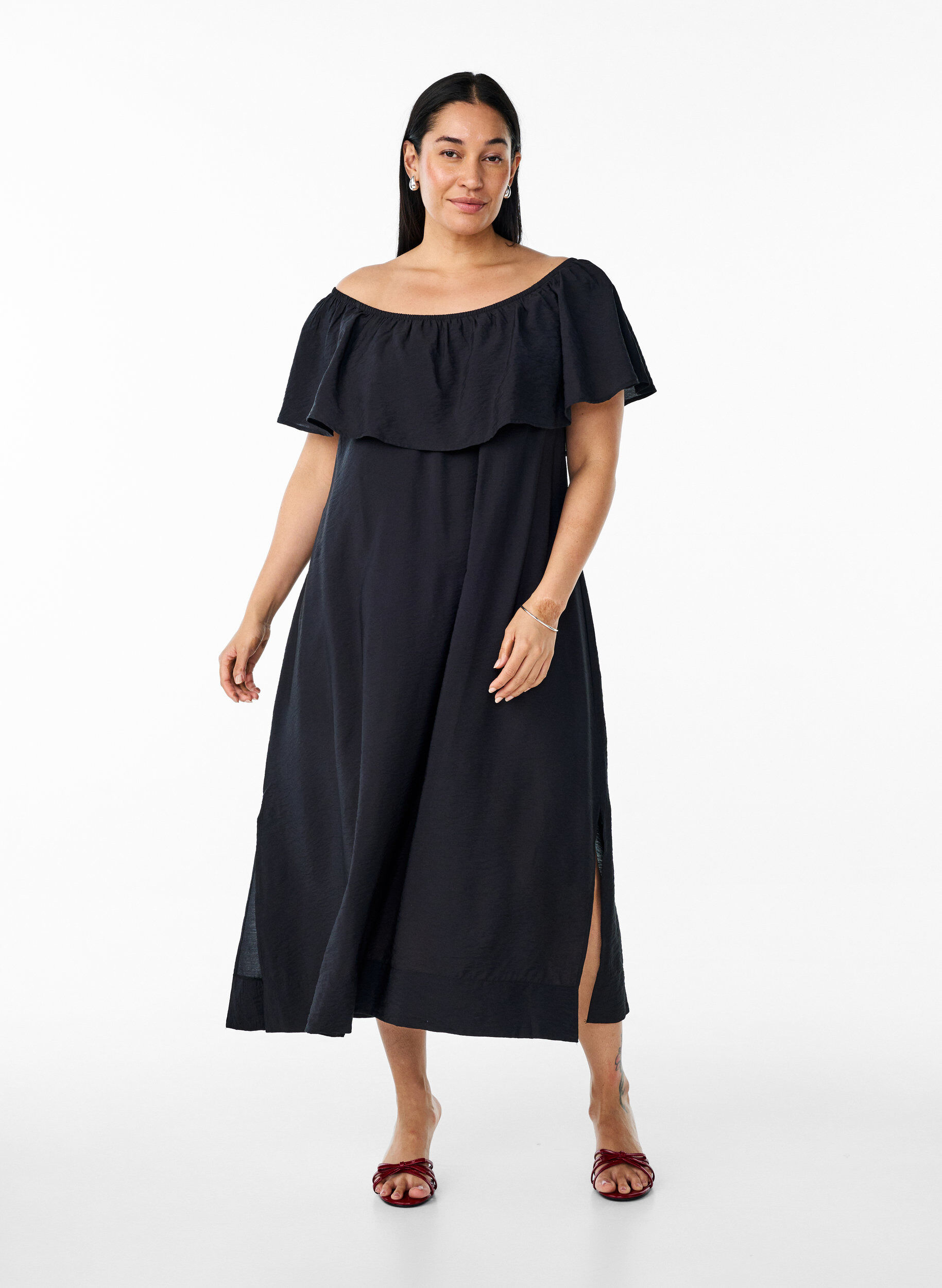 Zizzi Midi-Kleid mit gerafftem Saum und Schlitz., Black, Model image number 0