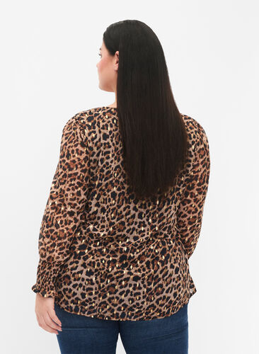 Leo-Bluse mit langen Ärmeln und V-Ausschnitt, Leopard AOP, Model image number 1