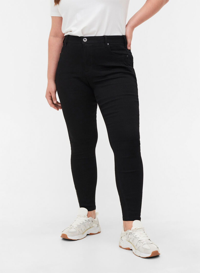 Cropped Amy Jeans mit Rei&szlig;verschluss, Schwarz, Model image number 3