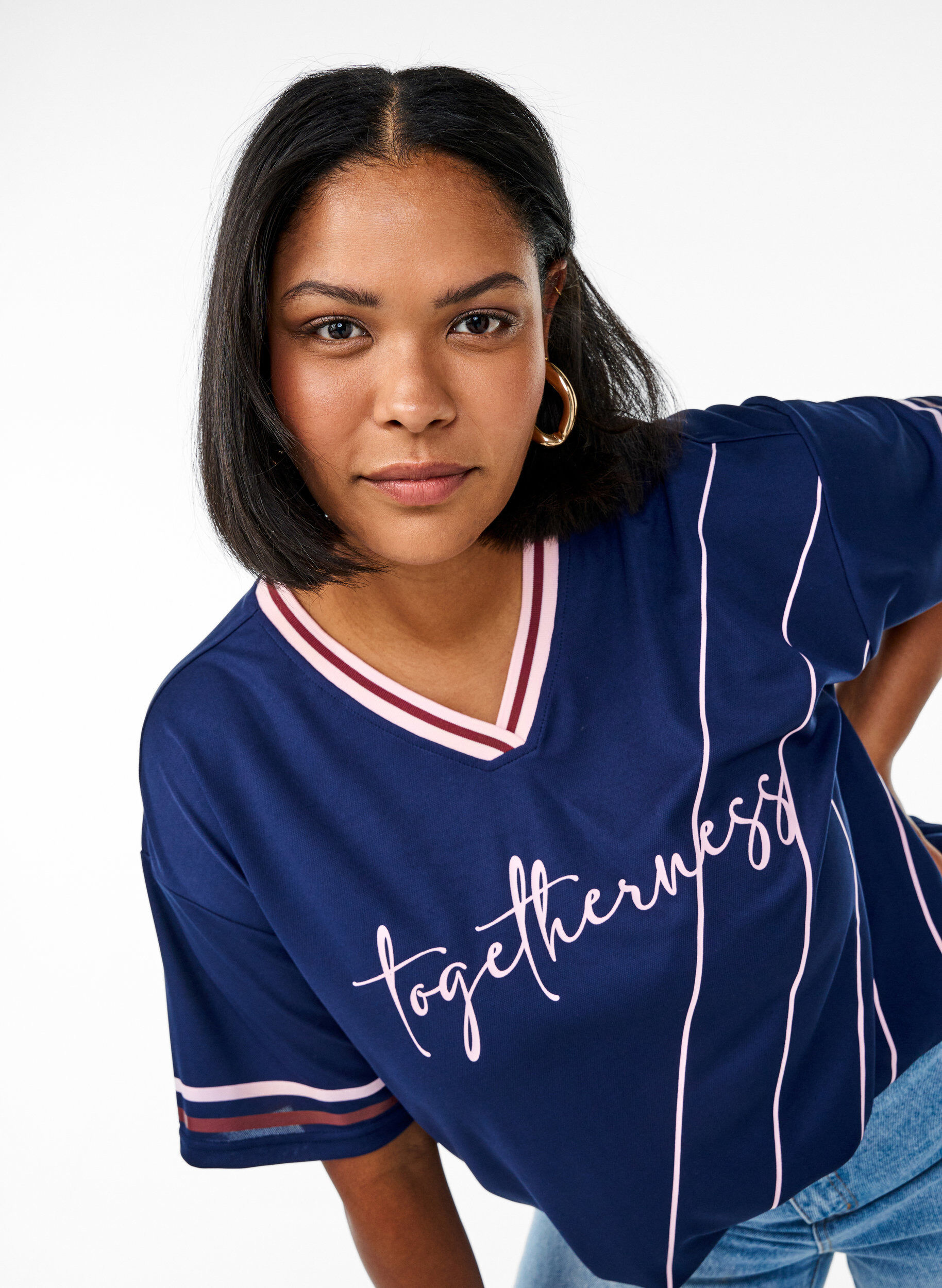 Zizzi Sportliches T-Shirt mit Karomuster und Textaufdruck, Blau, Model image number 3
