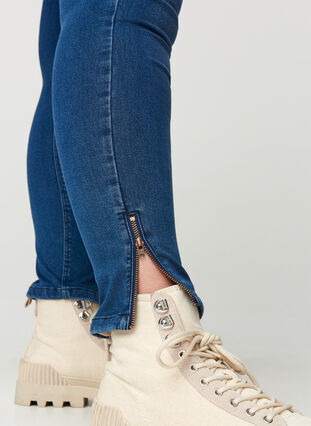 Cropped Amy Jeans mit hoher Taille und Reißverschluss, Dark blue denim, Model image number 1