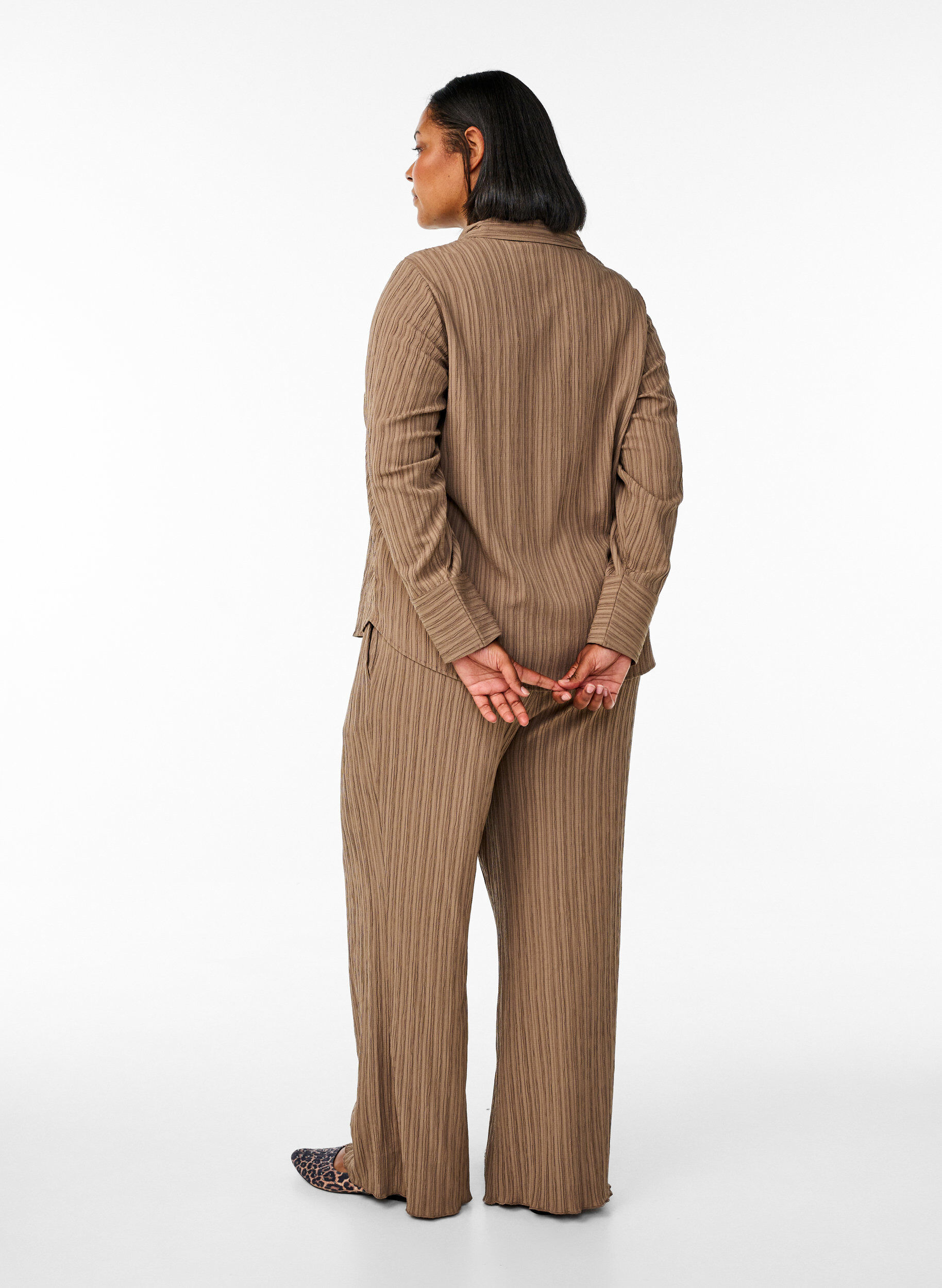 Zizzi FLASH - Hoch taillierte Hose mit weitem Bein, Braun, Model image number 1