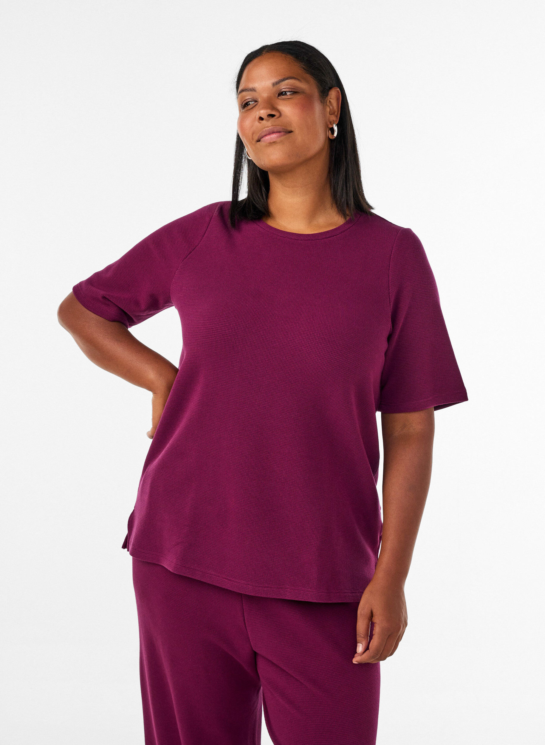 Strukturierte Bluse mit ellenbogenlangen &Auml;rmeln, Rot, Model