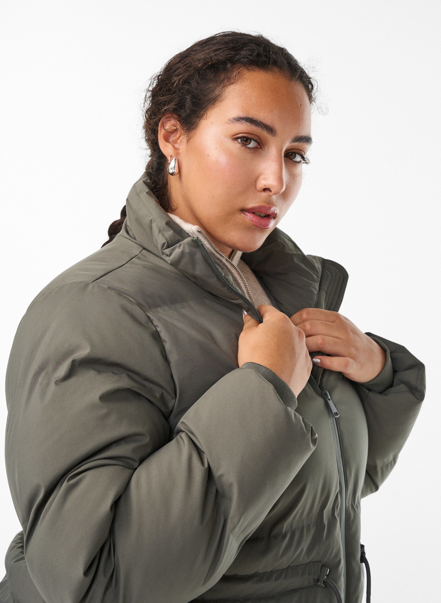 Zizzi Mittellange Pufferjacke mit verstellbarer Taille, Grau, Model image number 3