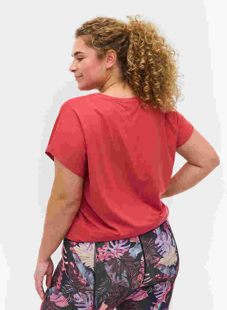Einfarbiges Trainings-T-Shirt, Garnet Rose, Model image number 1