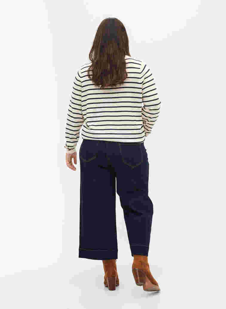 Cropped Jeans mit breitem Bein, Unwashed, Model