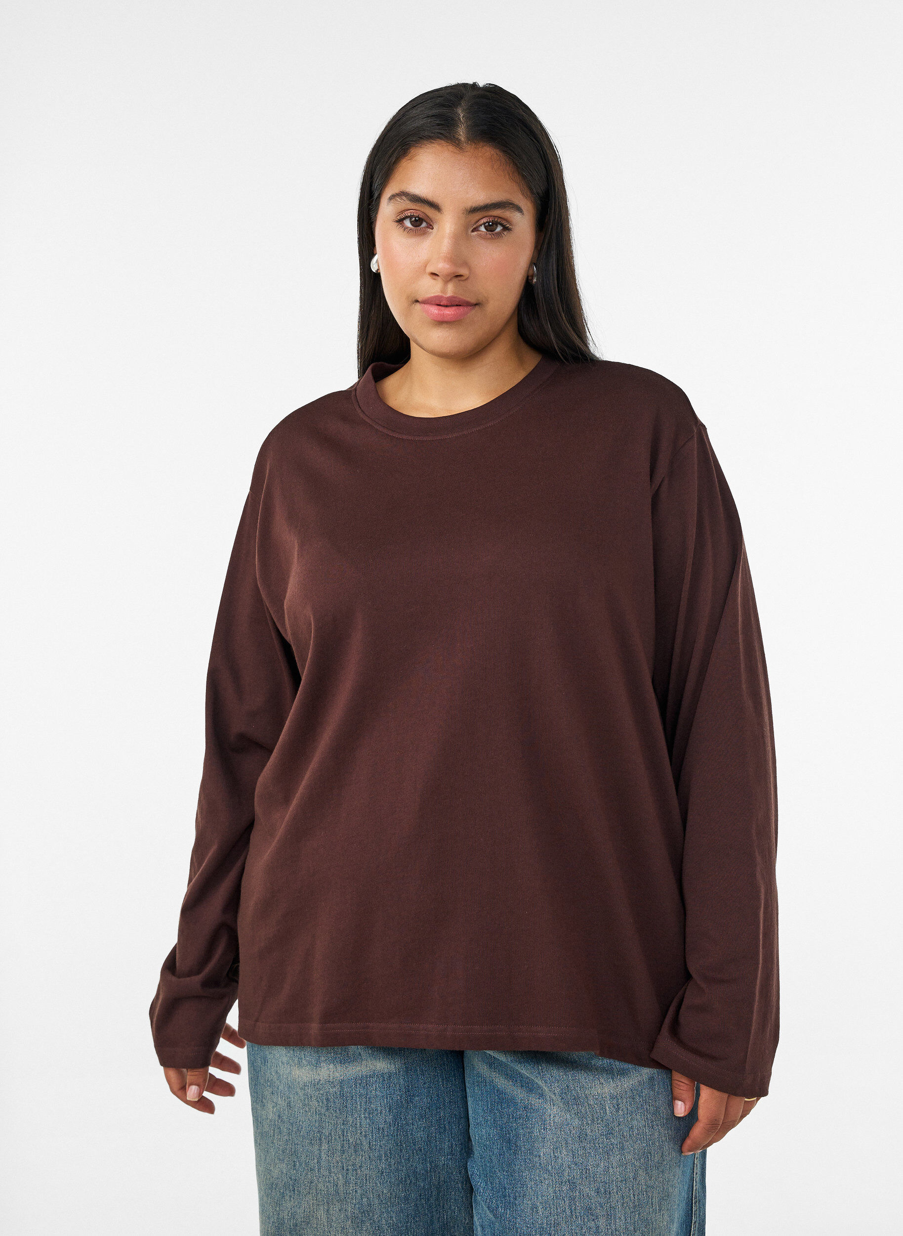 Basic T-Shirt mit langen &Auml;rmeln, Braun, Model
