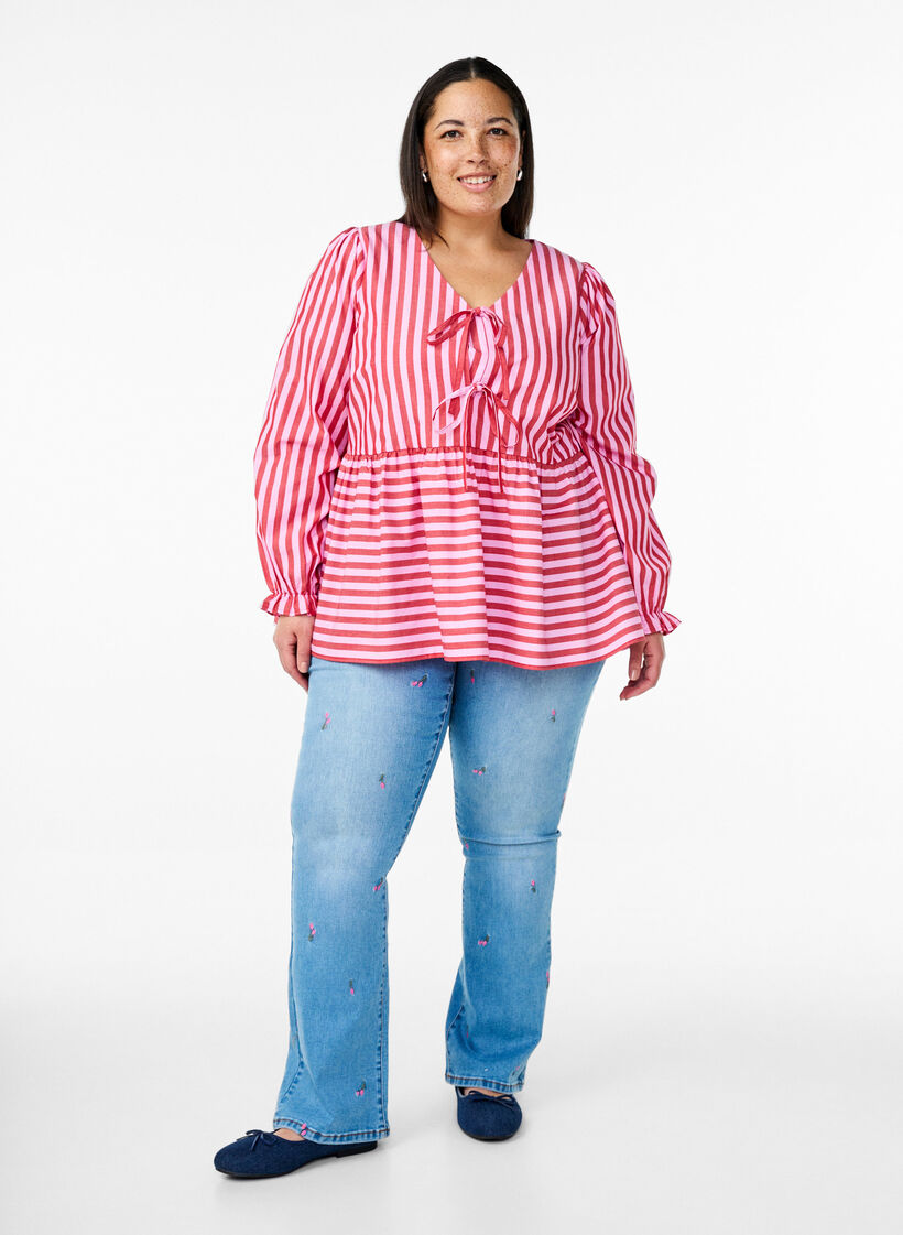 Bootcut Jeans mit gestickten Blumen, Blau, Model image number 0