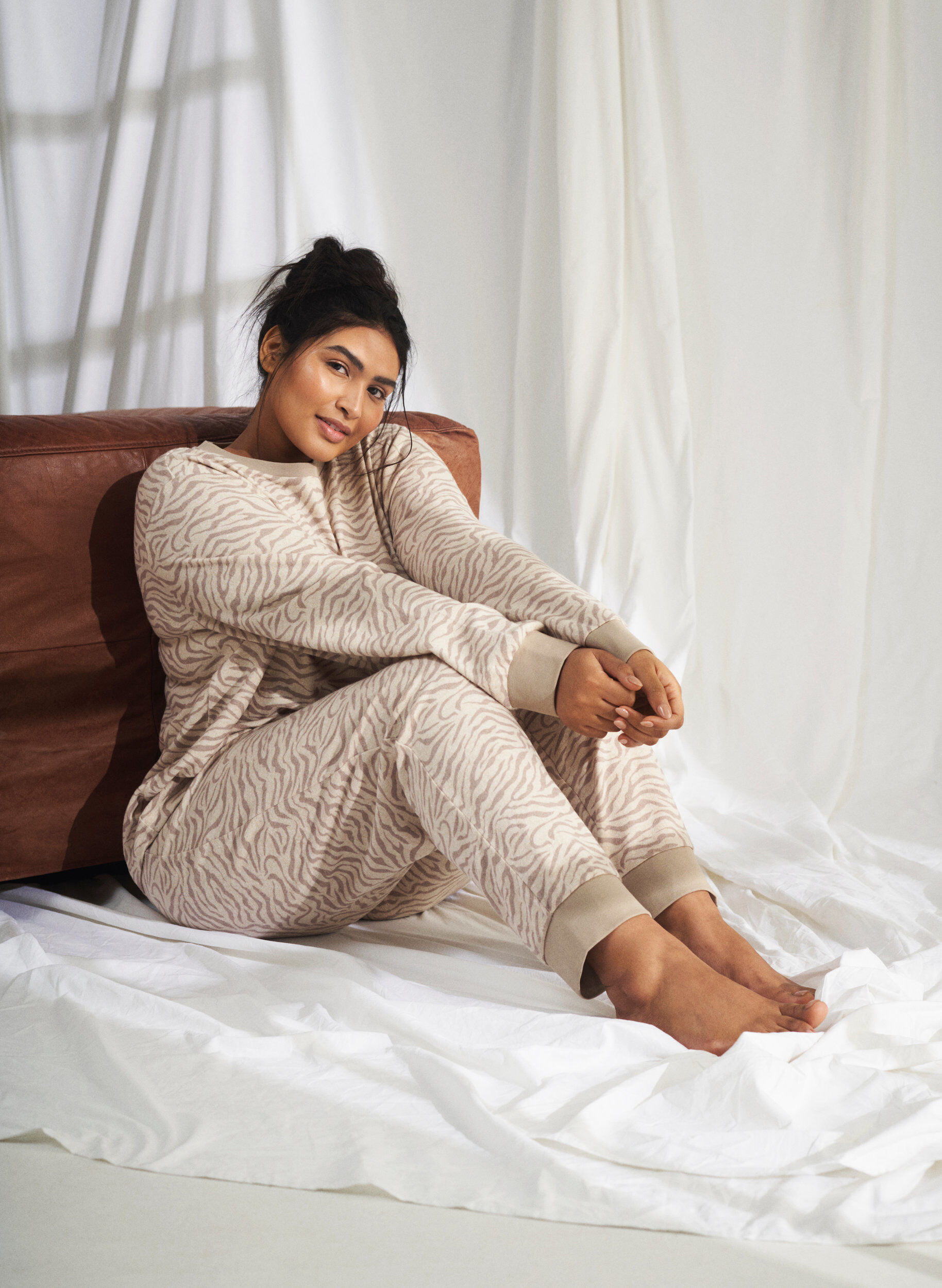 Zizzi Bedruckte Velourshose, Pink Tint AOP, Image image number 0