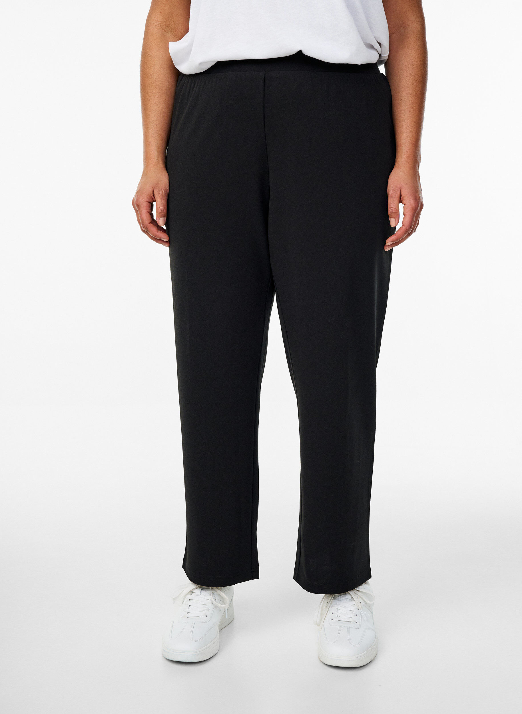 Zizzi Hose in Straight Fit, Schwarz, Model image number 2
