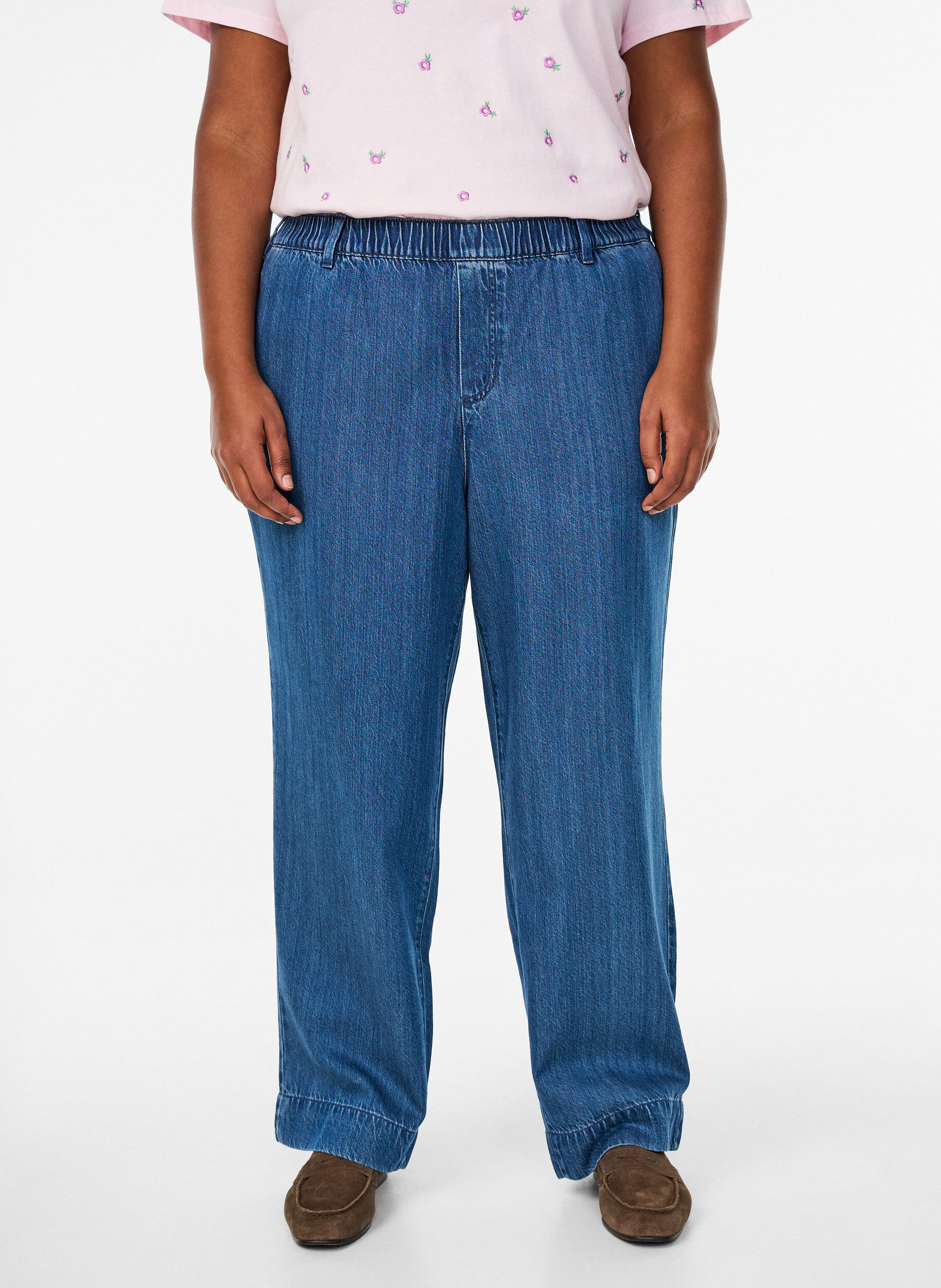 Zizzi Weite Jeans mit elastischem Bund, Blau, Model image number 2