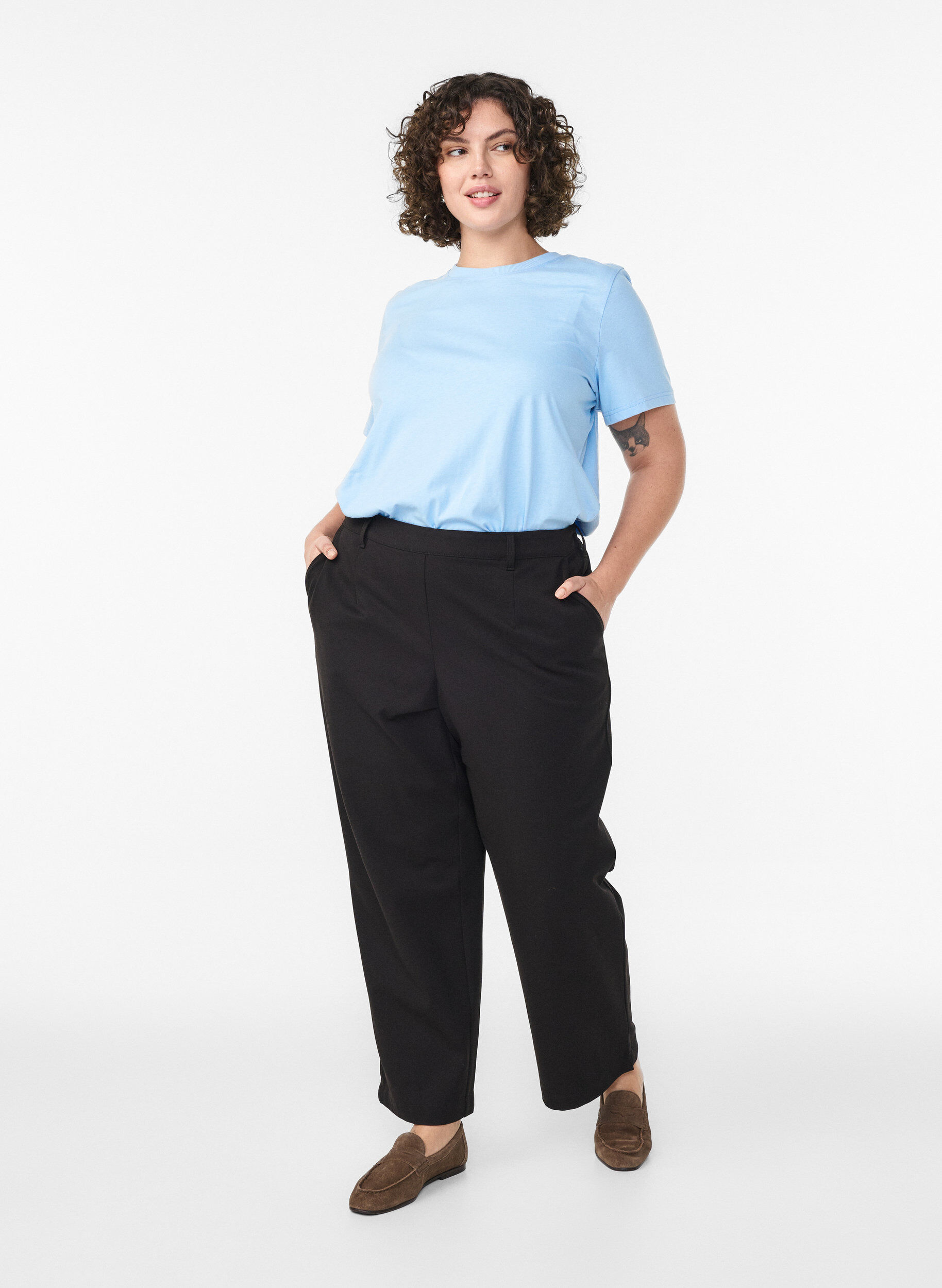 Zizzi Basic T-Shirt aus Baumwolle mit Rundhalsausschnitt, Blau, Model image number 1