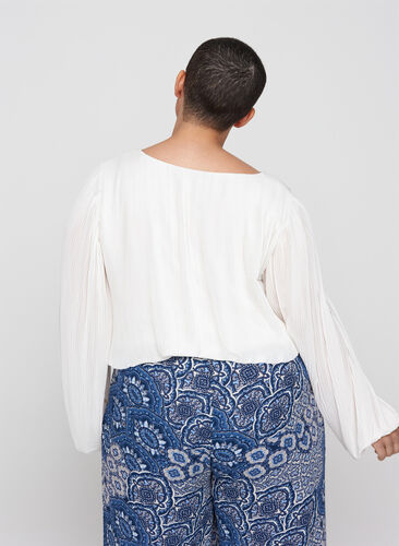 Langarm Plissee-Bluse mit V-Ausschnitt, Gardenia, Model image number 1