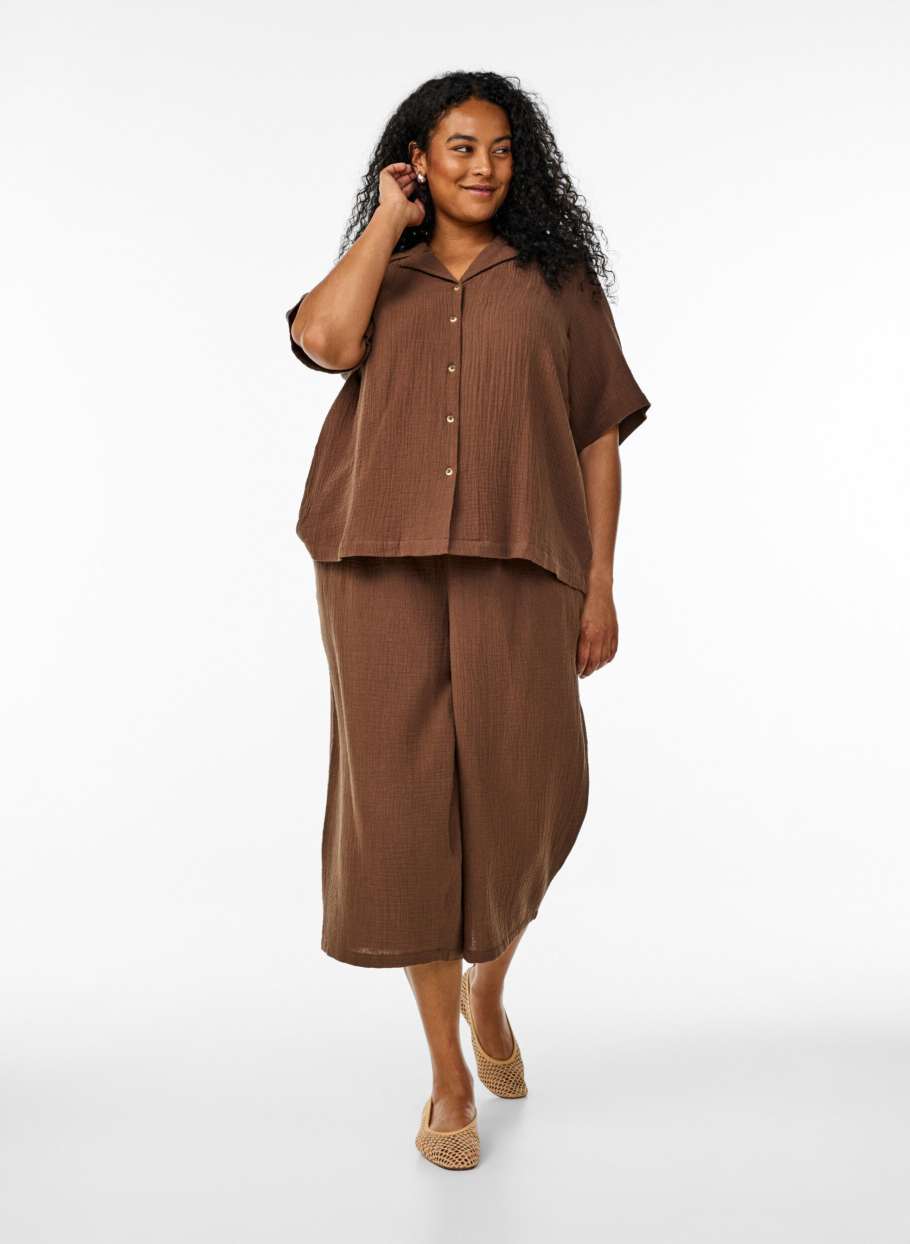 Zizzi Kur&auml;rmeliges Hemd aus Baumwollmusselin, Braun, Model image number 1