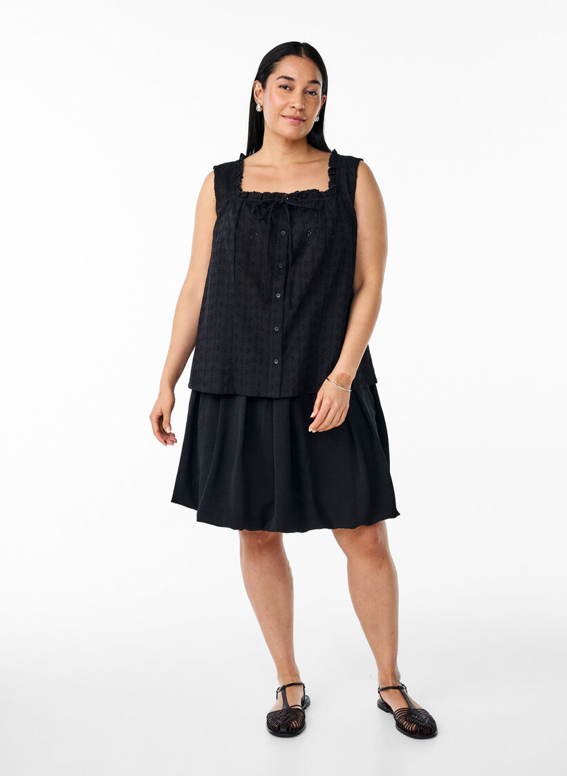 Ärmellose Bluse mit Lochstickerei und Rüschen, Schwarz, Model image number 1