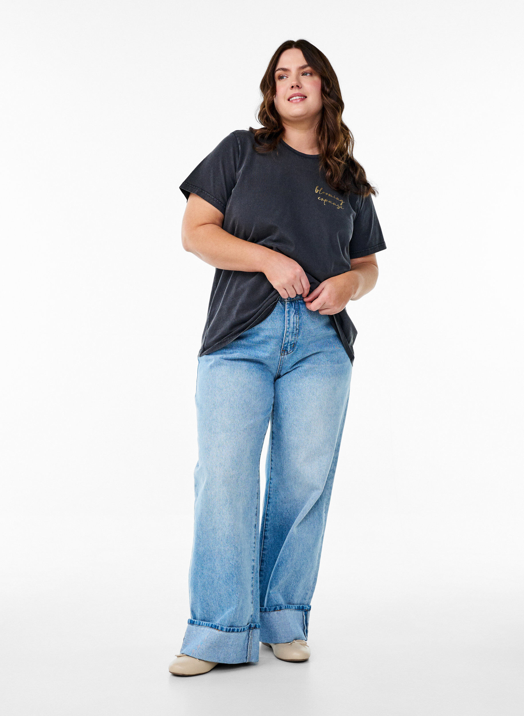 Zizzi T-Shirt aus Bio-Baumwolle mit coolem Print, Grau, Model image number 1