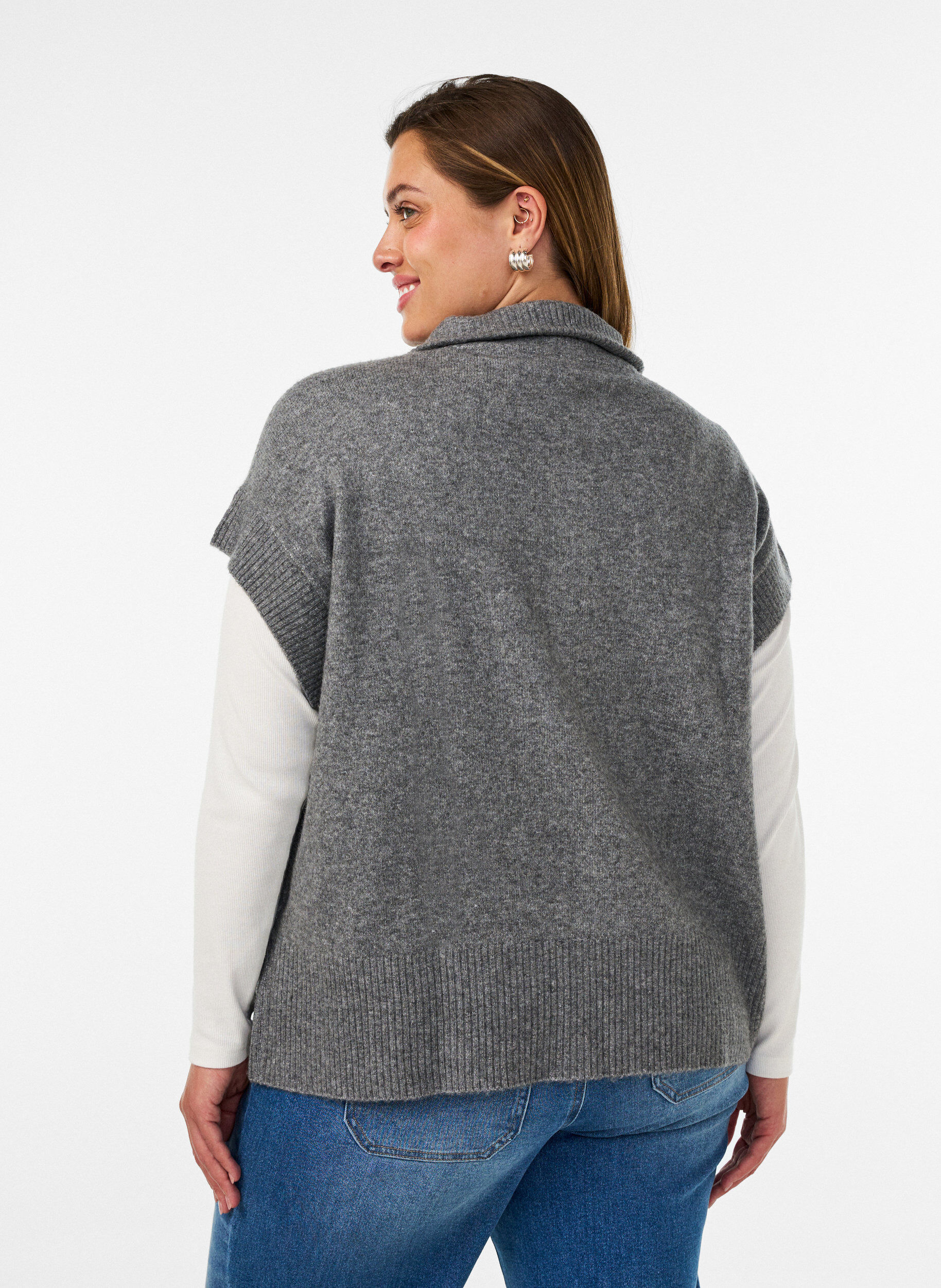 ZizziStrickweste mit hohem Kragen und Rei&szlig;verschluss, Grau, Model image number 2