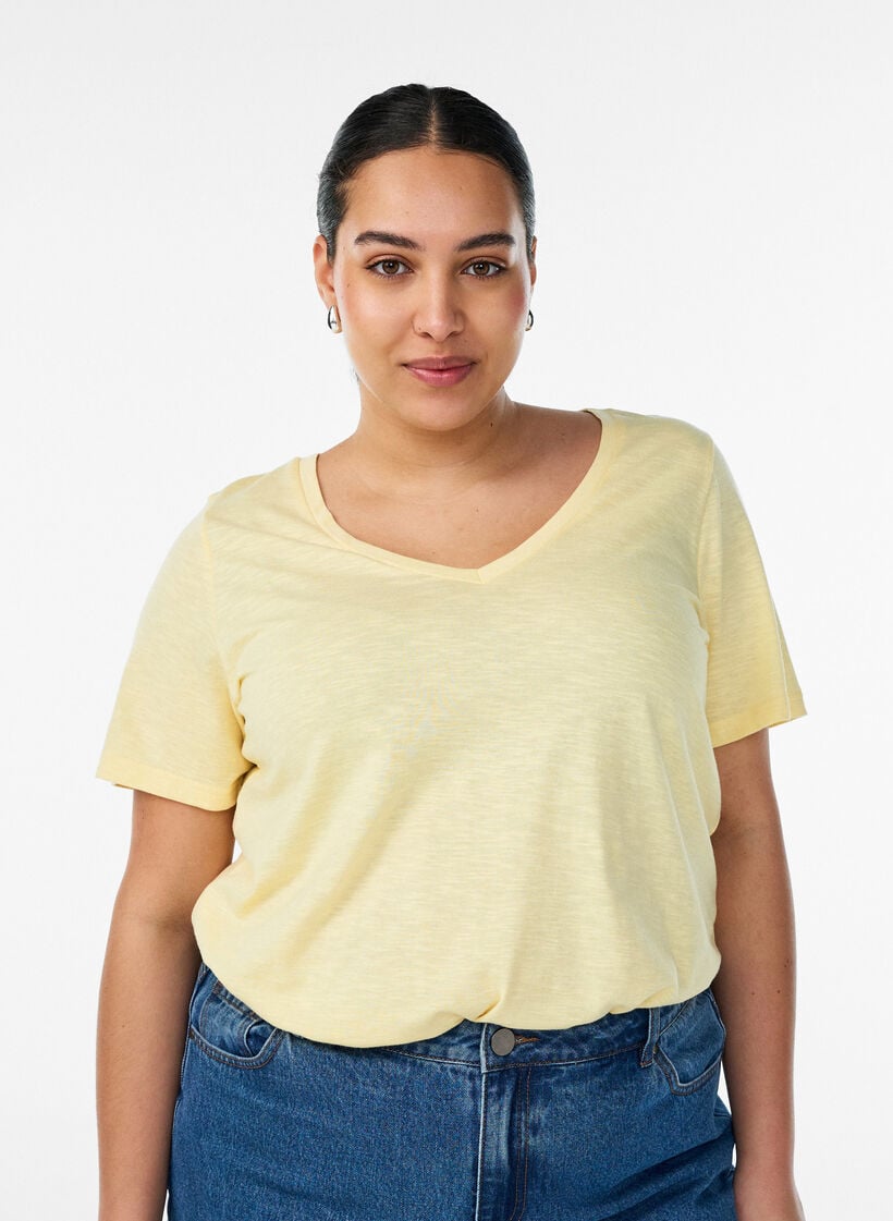 Kurz&auml;rmeliges Basic T-Shirt mit V-Ausschnitt, Gelb, Model image number 0