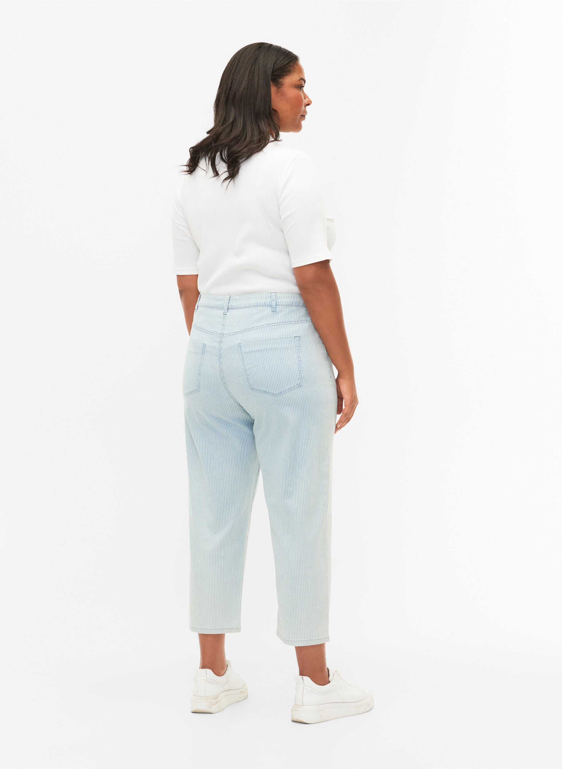 Zizzi Straight Jeans mit Kn&ouml;chell&auml;nge, Light Blue Stripe, Model image number 1