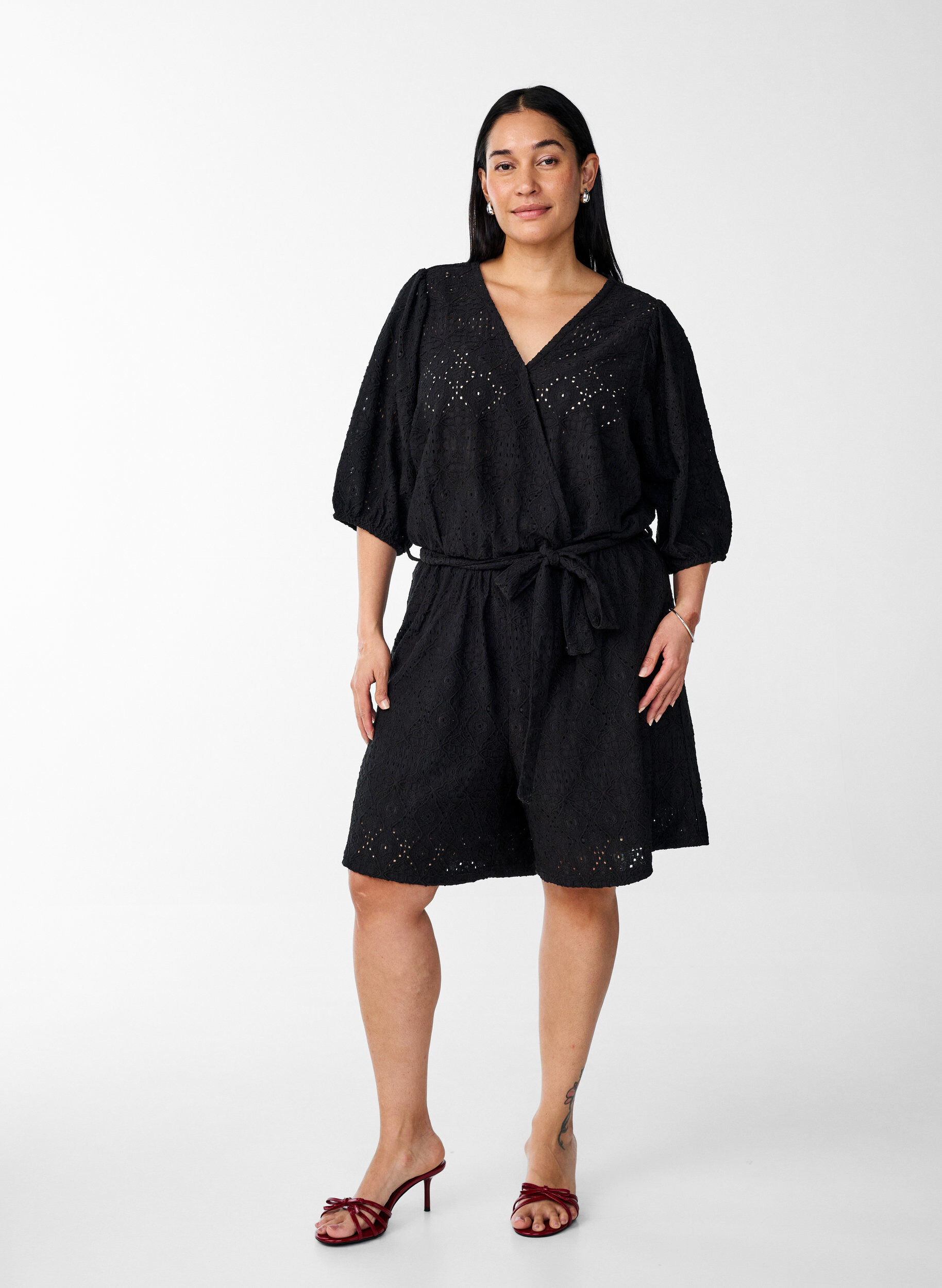 Zizzi Playsuit mit kurzen &Auml;rmeln und Bindeg&uuml;rtel, Black, Model image number 2