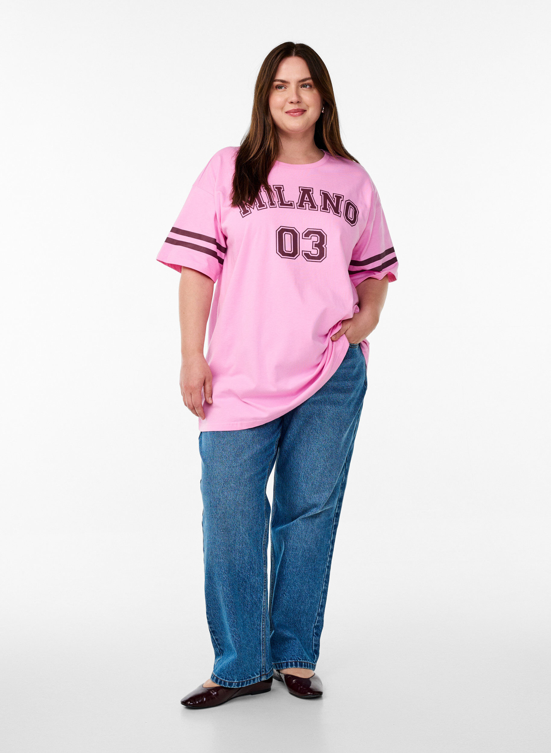 Zizzi Sportliches Oversize-College-T-Shirt, Pink, Model image number 1