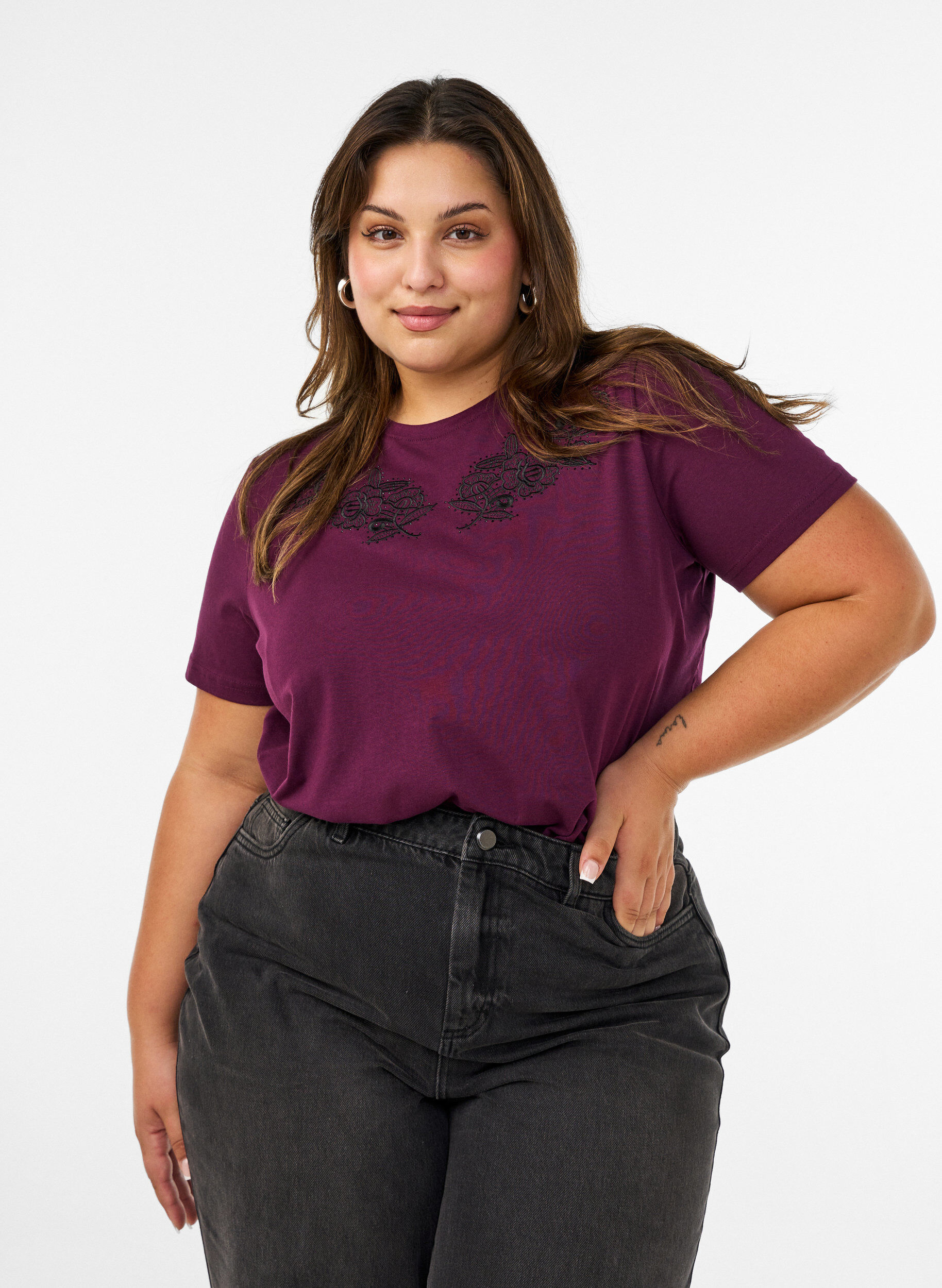 ZizziT-Shirt mit gebl&uuml;mter Stickerei und Strasssteinen, Lila, Model image number 0