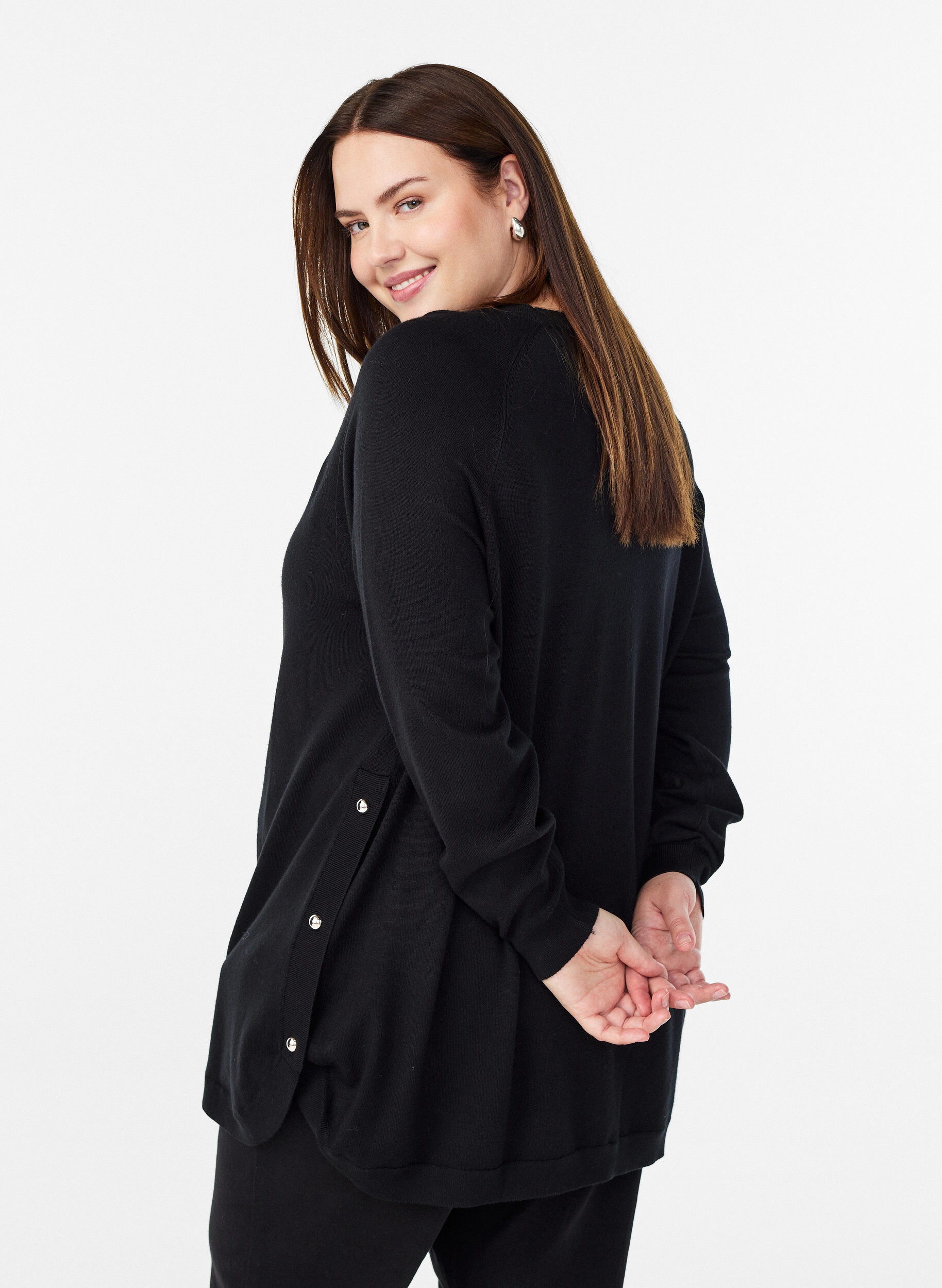 ZizziStrickbluse mit seitlichen Kn&ouml;pfen, Schwarz, Model image number 2