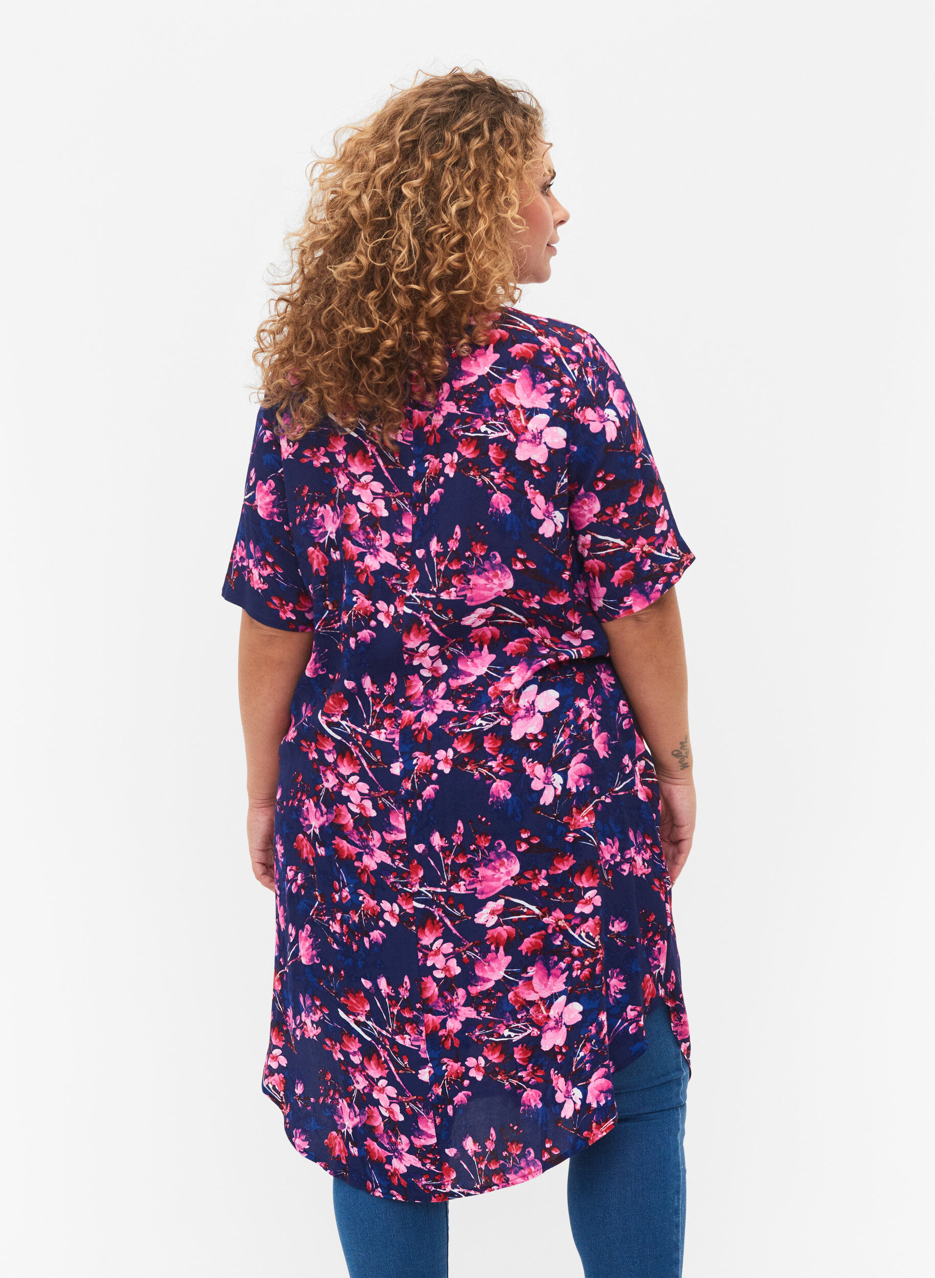 Zizzi Midikleid aus Viskose mit Blumenmuster, B. Blue Pink Flower, Model image number 1