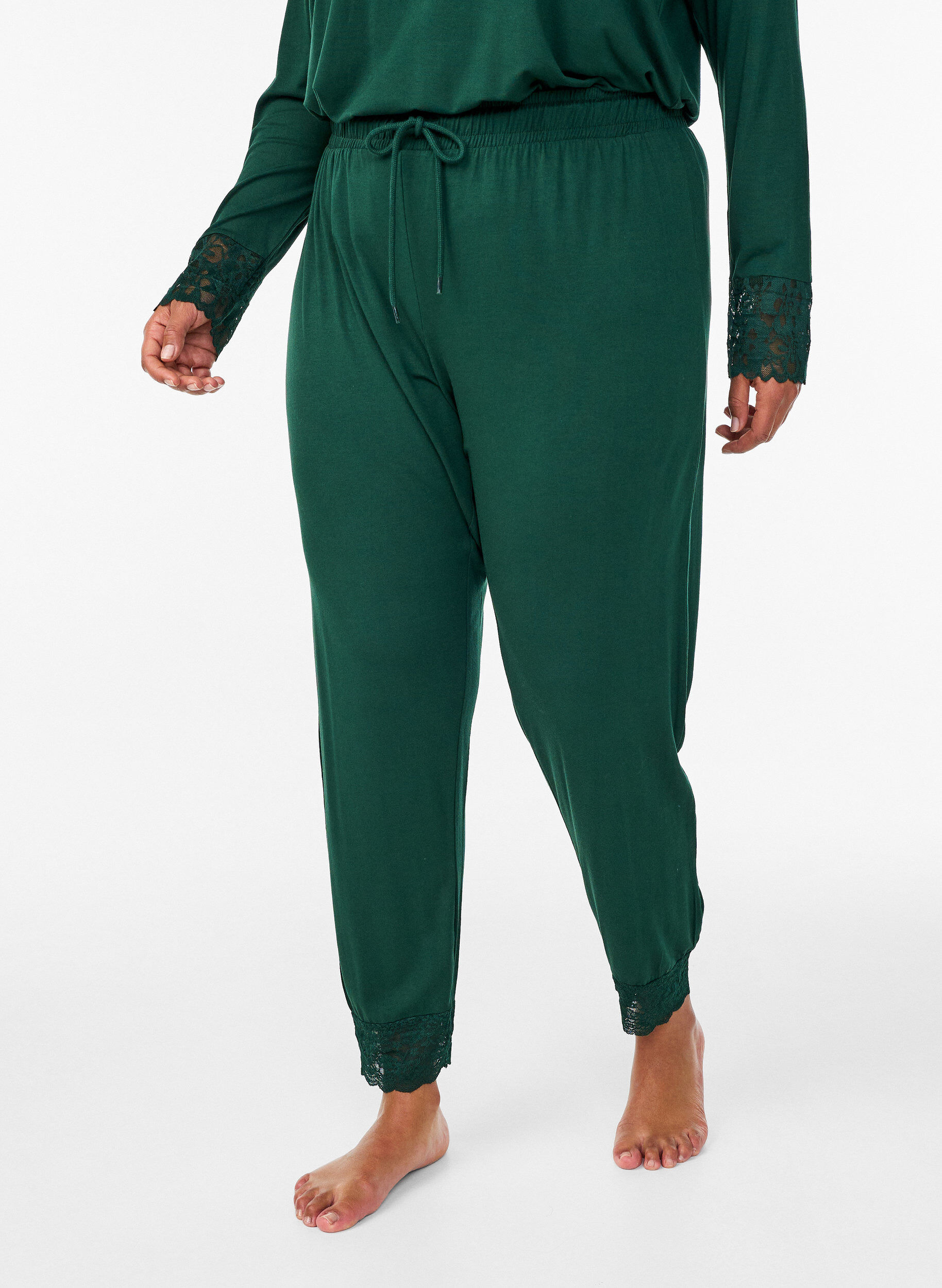 Zizzi Pyjamahose mit Spitzen und hoher Taille, Gr&uuml;n, Model image number 2