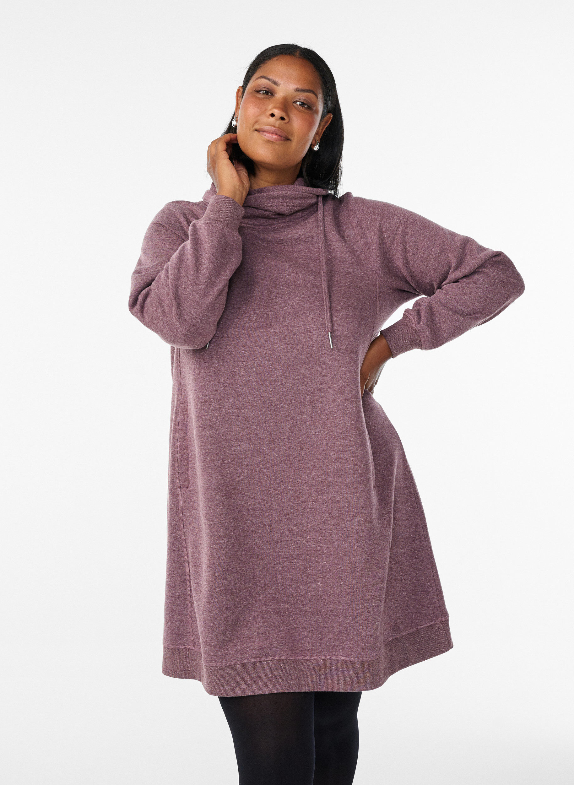 Kurzes Sweatshirtkleid mit Stehkragen und Taschen, Rot, Model