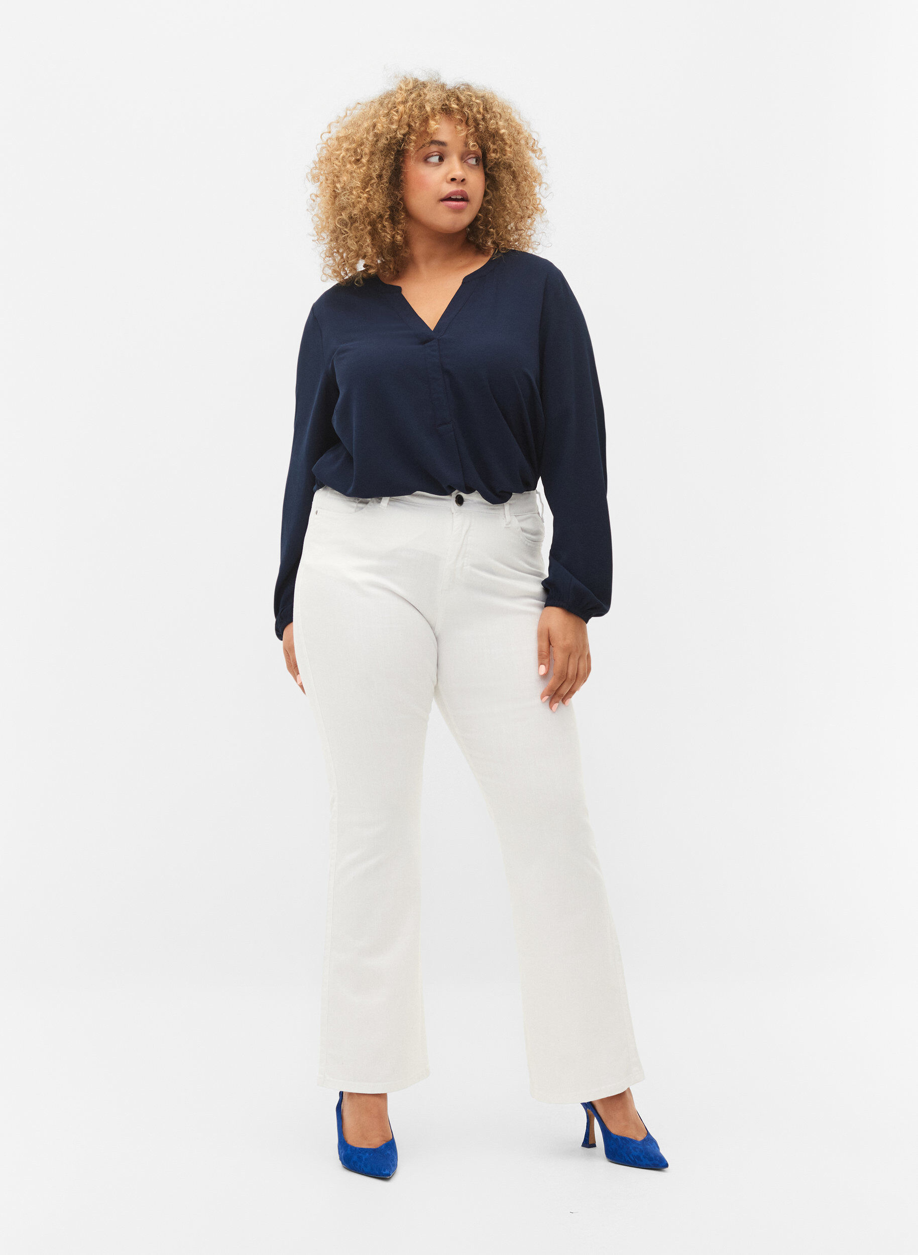 Zizzi Ellen Bootcut-Jeans mit hoher Taille, Wei&szlig;, Model image number 0