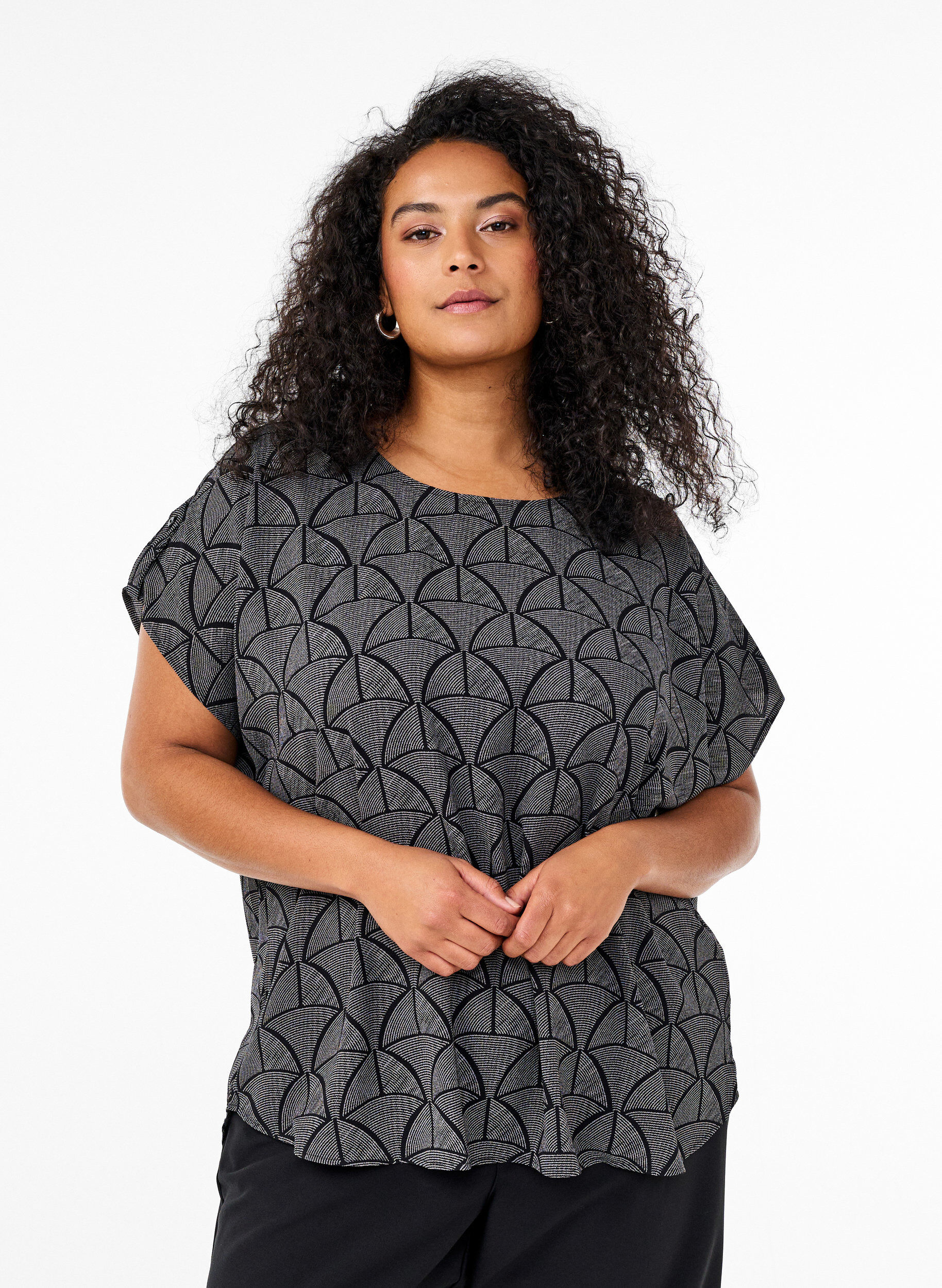 Zizzi Bluse mit kurzen &Auml;rmeln und Print, Black Grey Graphic , Model image number 0