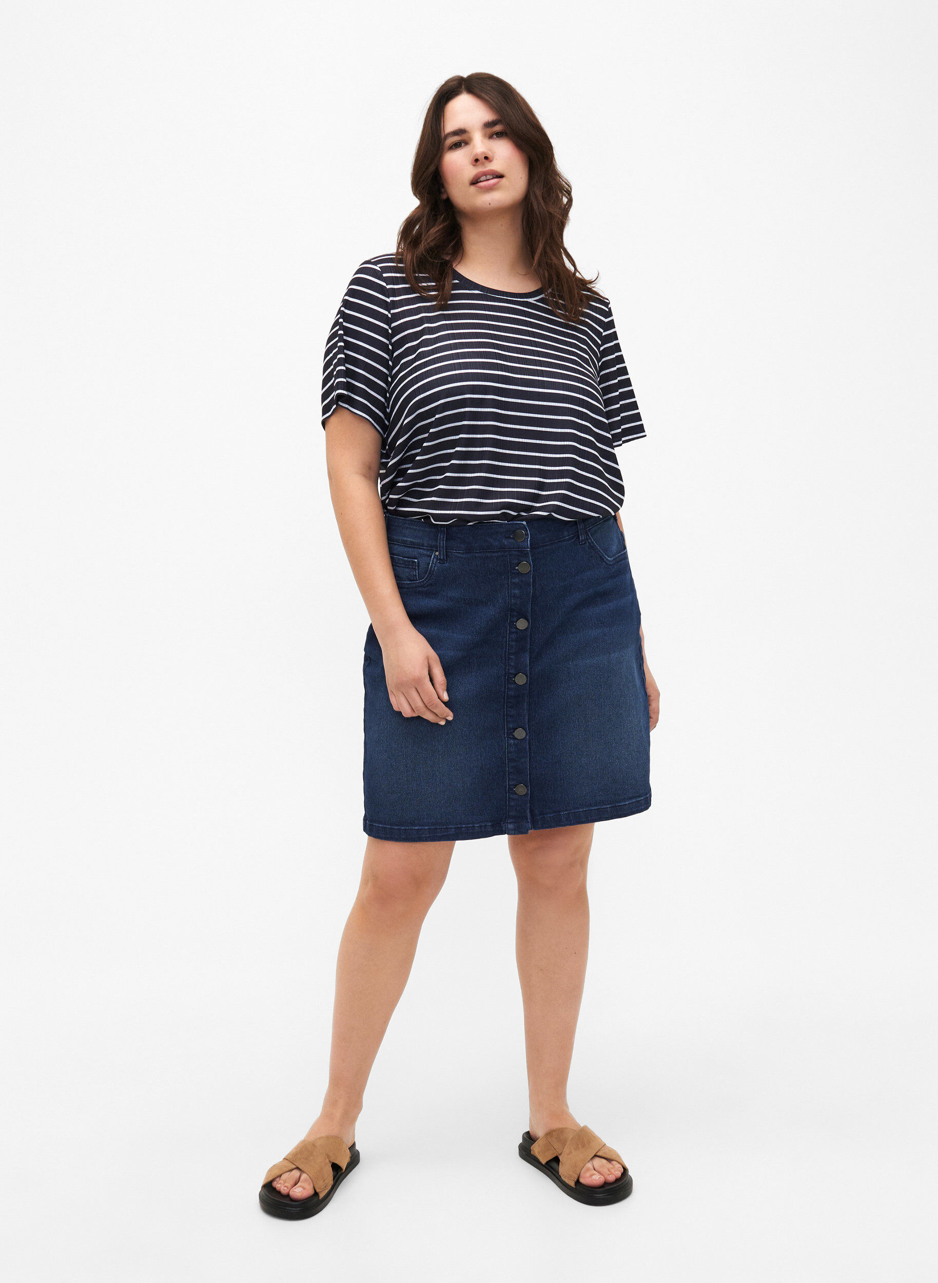 Zizzi FLASH &ndash; Jeansrock mit Knopfverschluss, Blau, Model image number 1