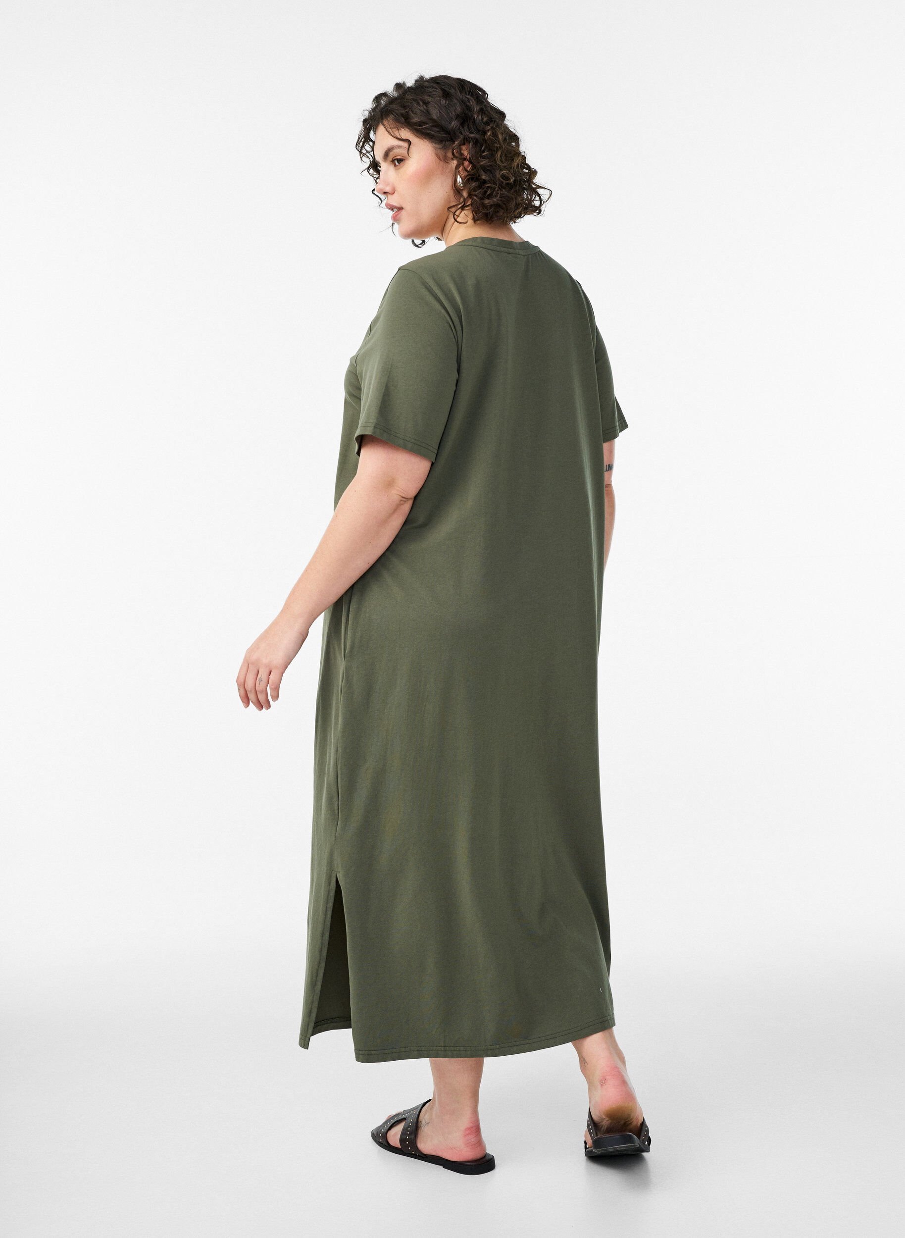 Zizzi Midi-T-Shirtkleid mit V-Ausschnitt., 2151, Model image number 1