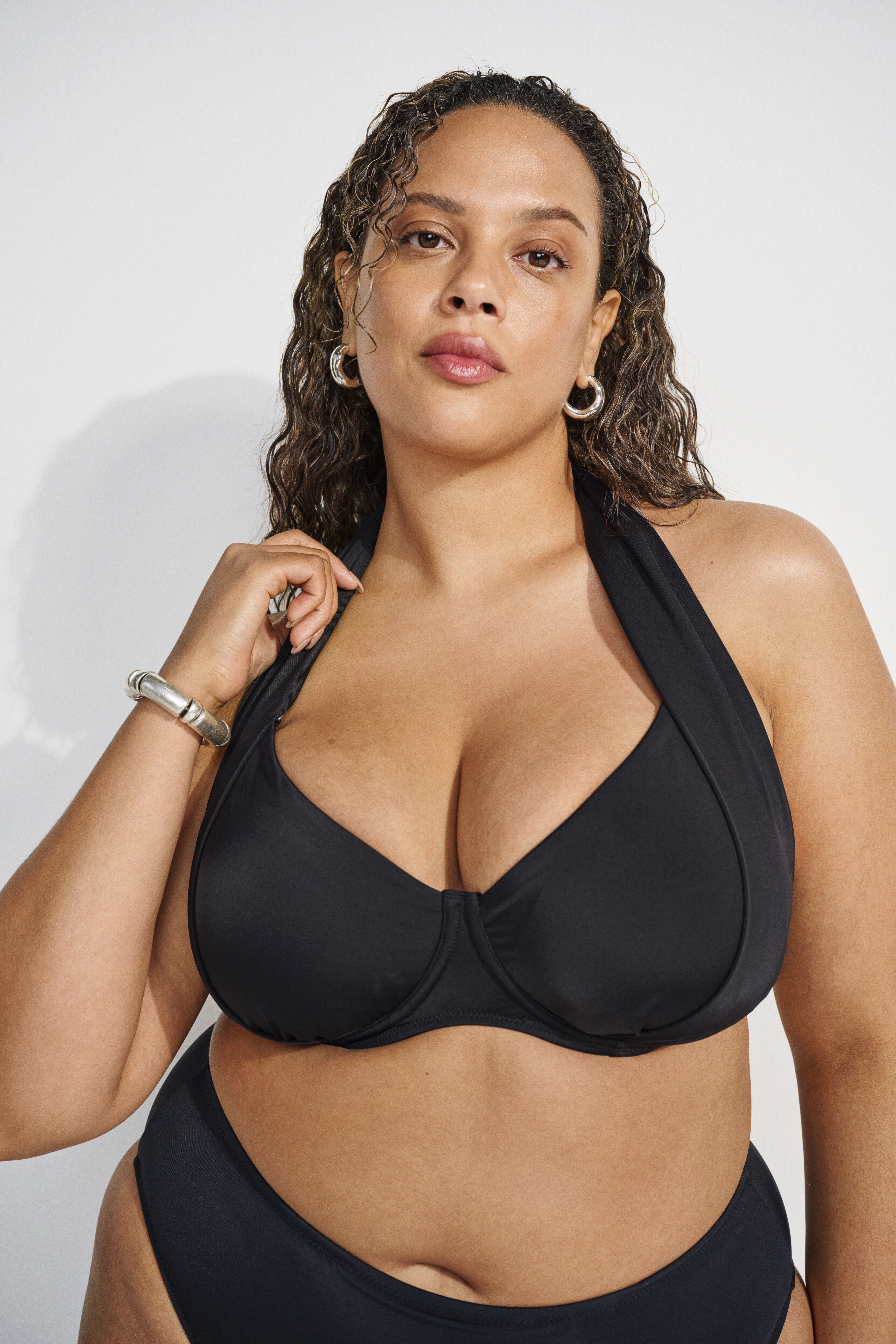 Zizzi Bikini-Oberteil mit Neckholder-Funktion, , Model