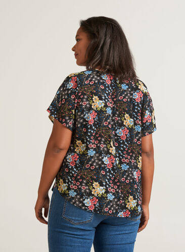 Blusenshirt mit kurzen Ärmeln, Black flower aop, Model image number 0