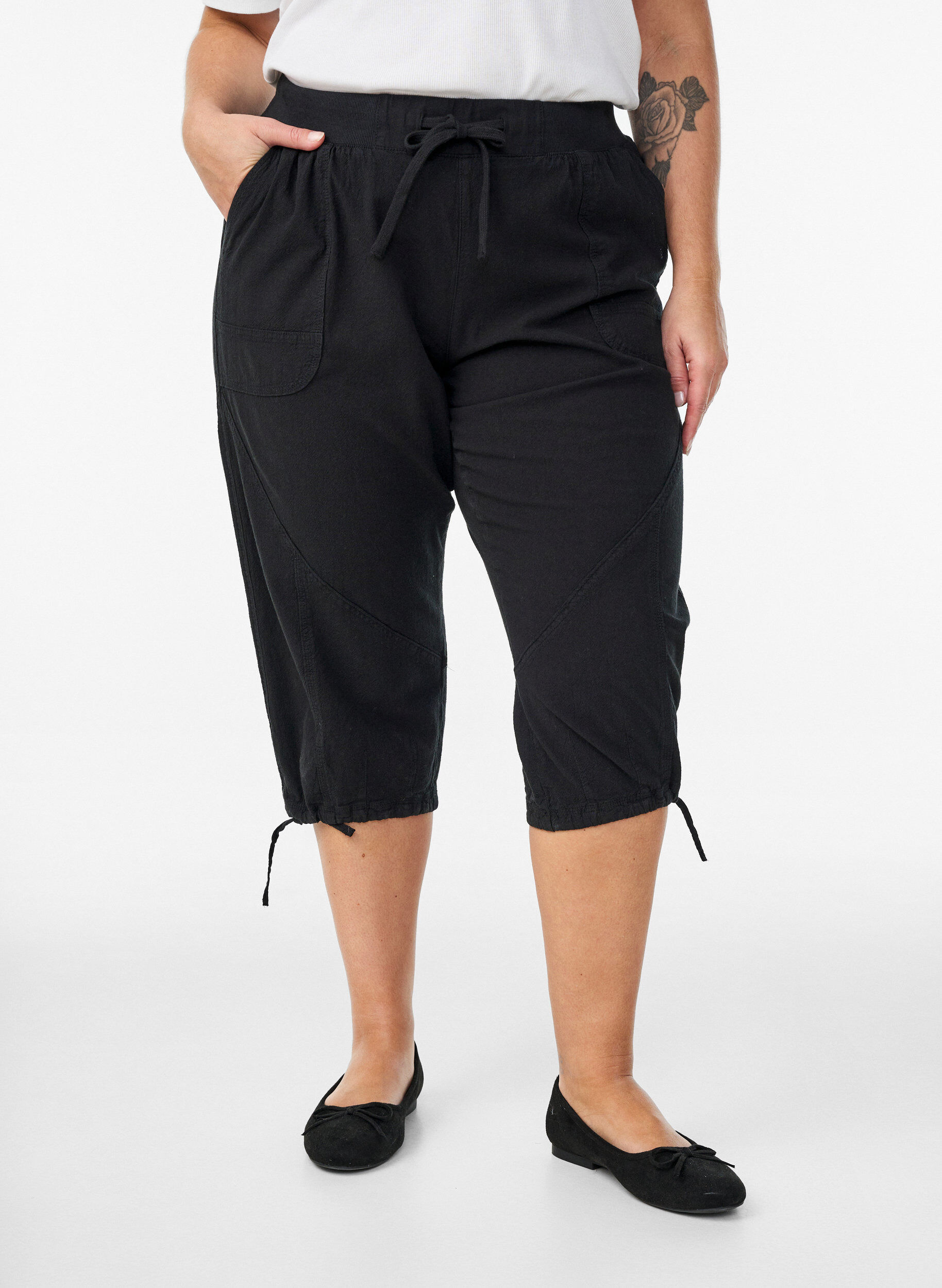 Zizzi Capri-Hose aus Baumwolle, Schwarz, Model image number 2