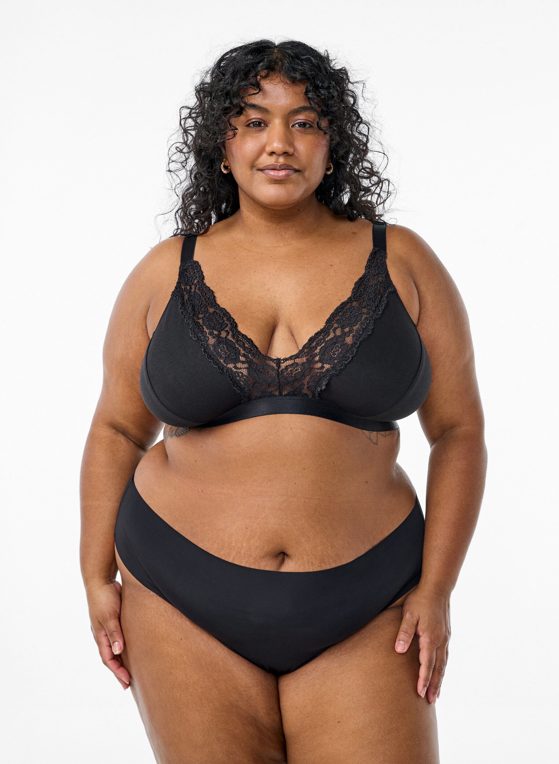 Zizzi Baumwoll-Bralette mit Spitze, Schwarz, Model image number 1