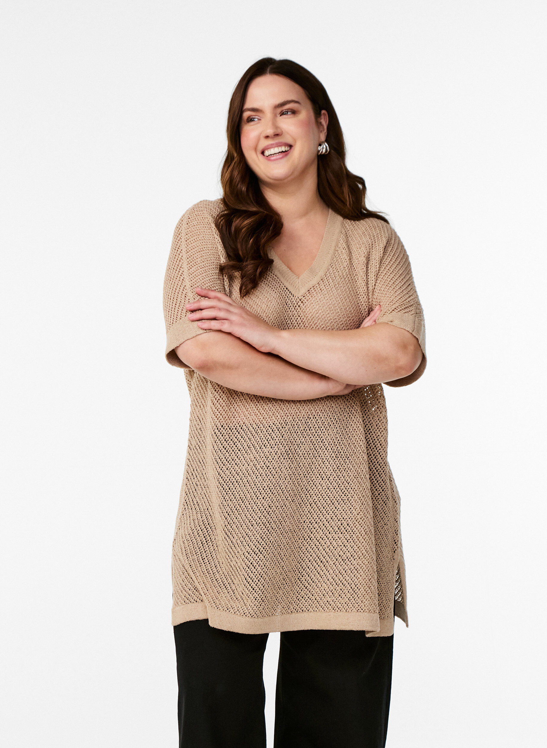 Zizzi FLASH - Kurzarmpullover mit V-Ausschnitt, Beige, Model image number 0