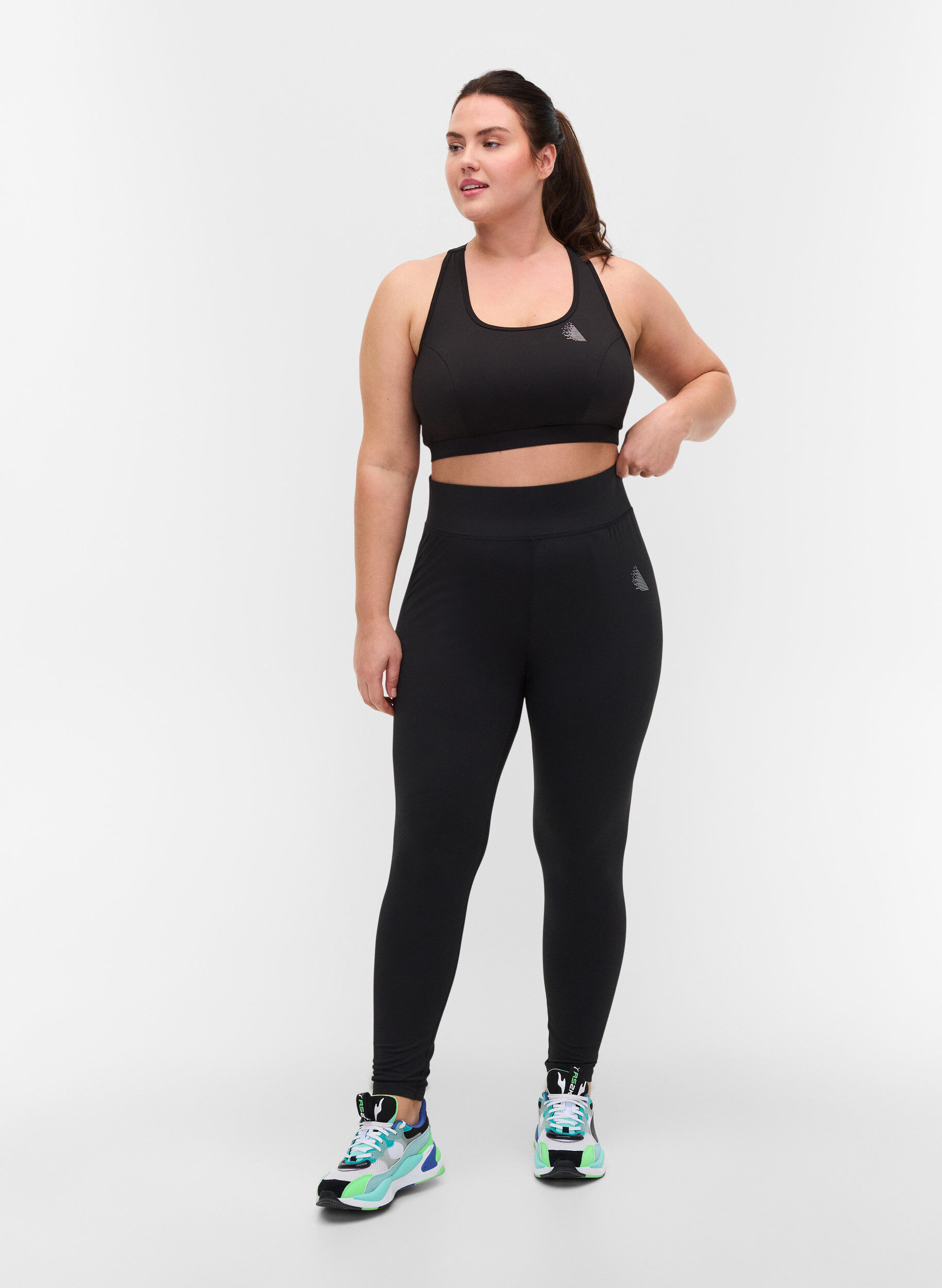 Zizzi Einfarbiges Sporttop mit Kreuzr&uuml;cken, Black, Model image number 3