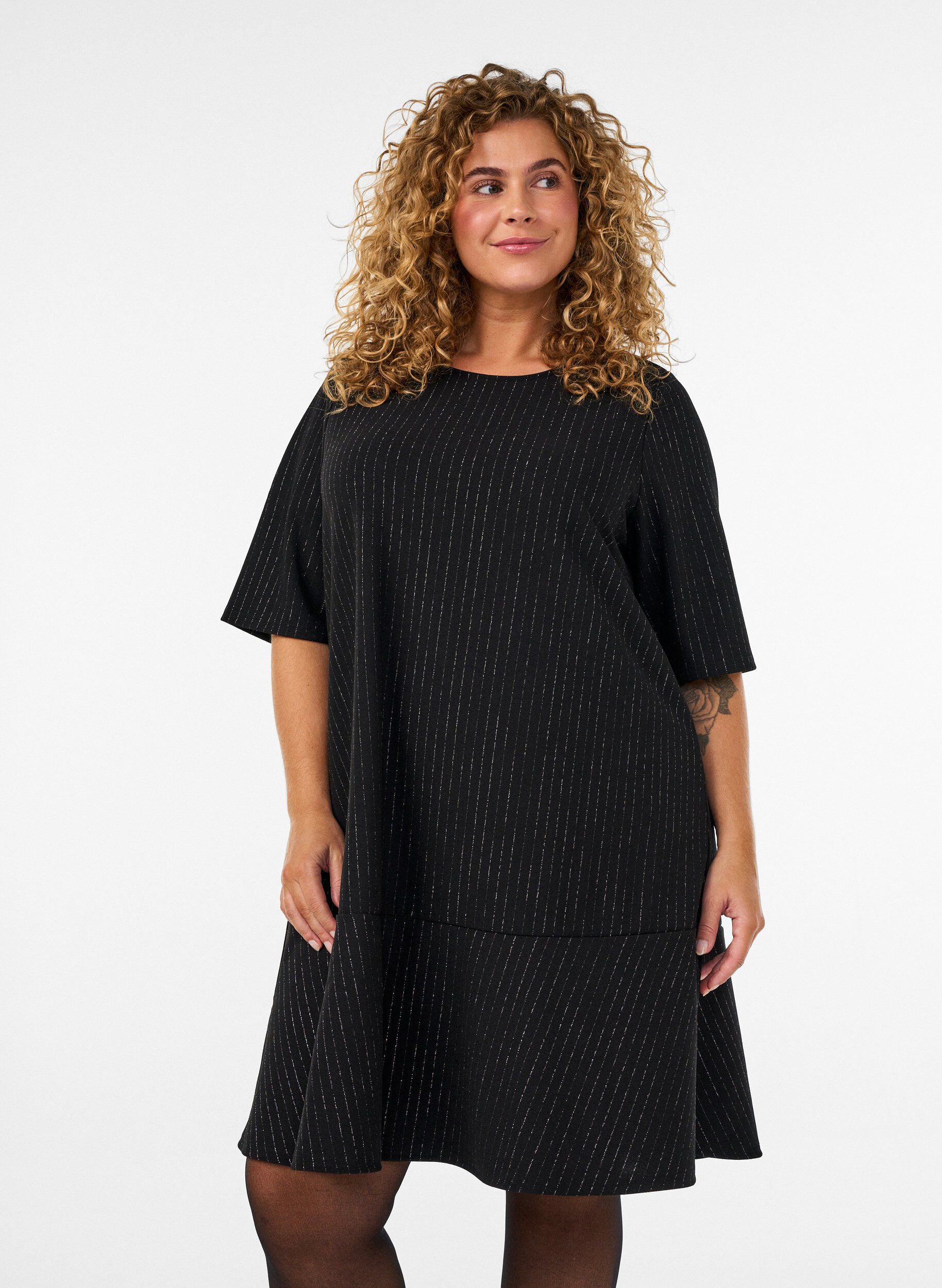 ZizziKurzes A-Linien-Kleid mit Glitzerstreifen, Schwarz, Model image number 0
