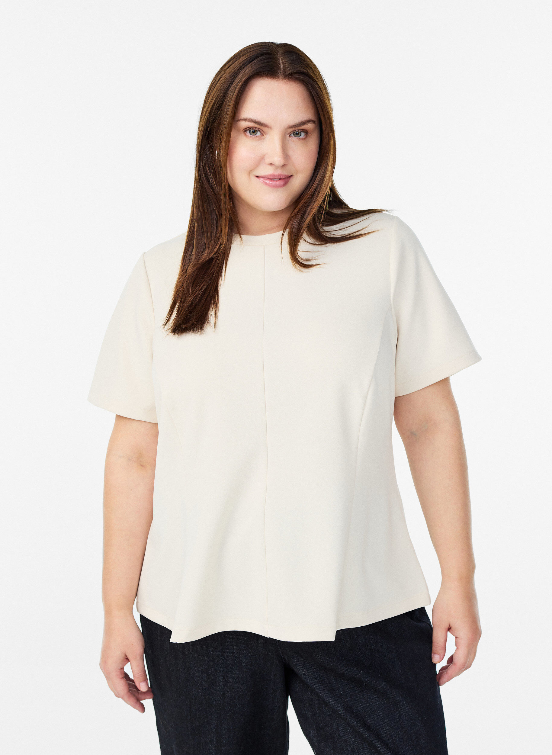 Kurz&auml;rmelige Bluse mit formgebenden Abn&auml;hern, Beige, Model
