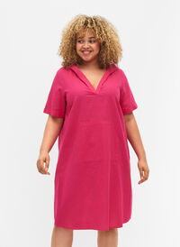 Kurzärmeliges Kleid mit Kapuze, Beetroot Purple, Model