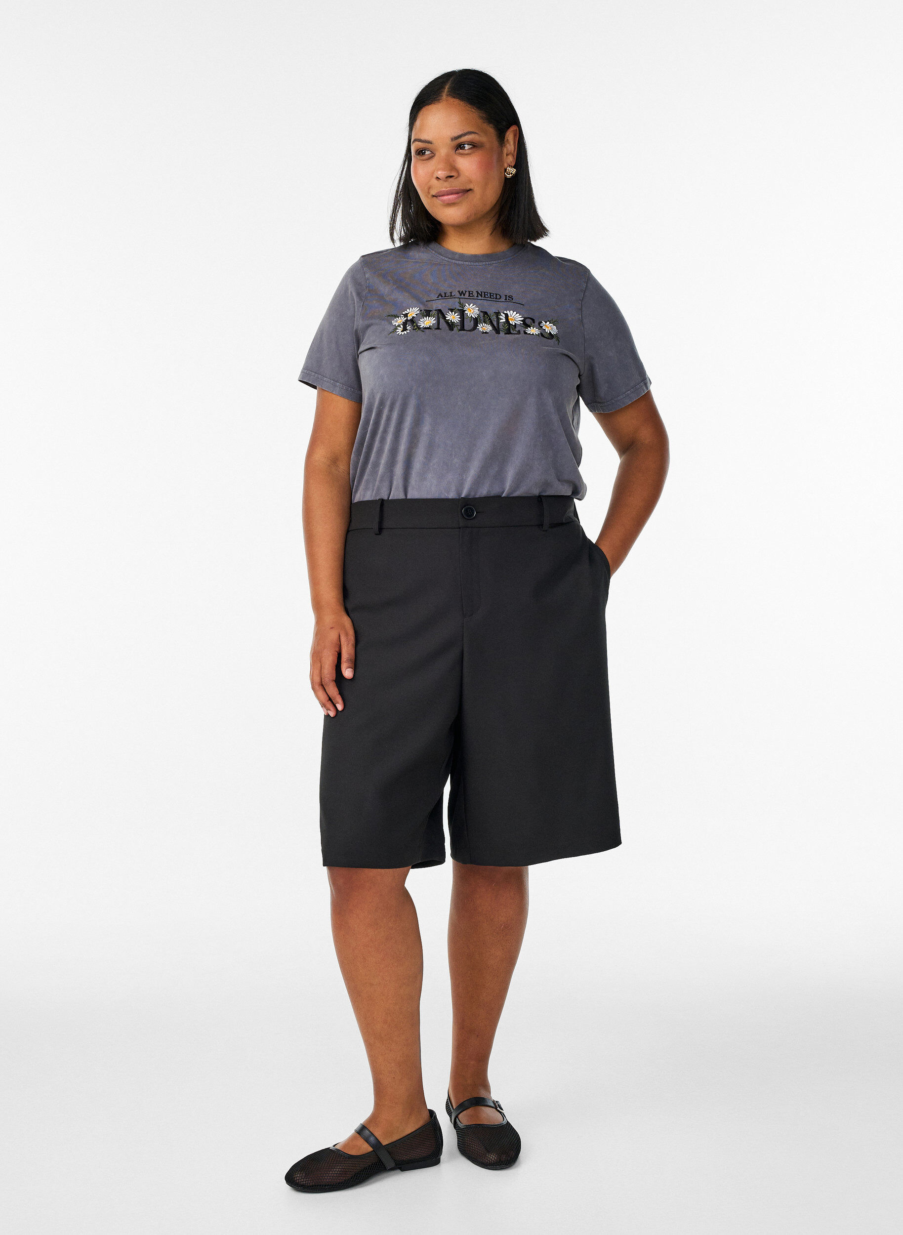 ZizziT-Shirt aus Baumwolle mit Washed-Look und gesticktem Motiv, Grau, Model image number 1