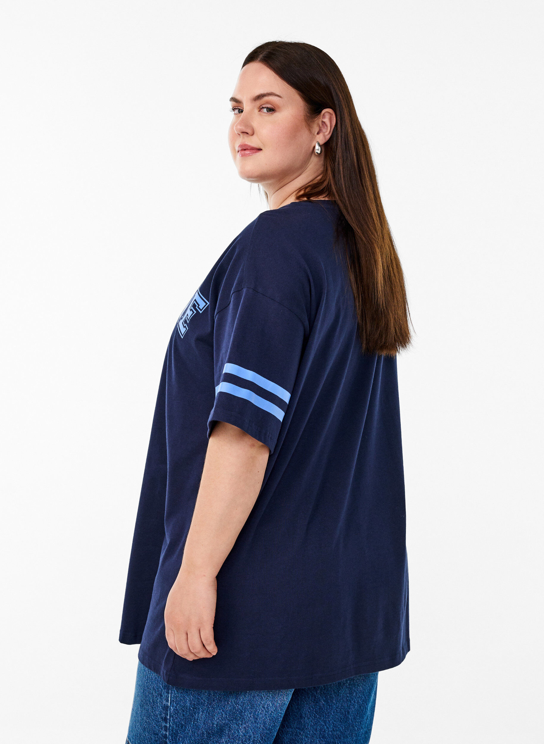 Zizzi Sportliches Oversize-College-T-Shirt, Blau, Model image number 2