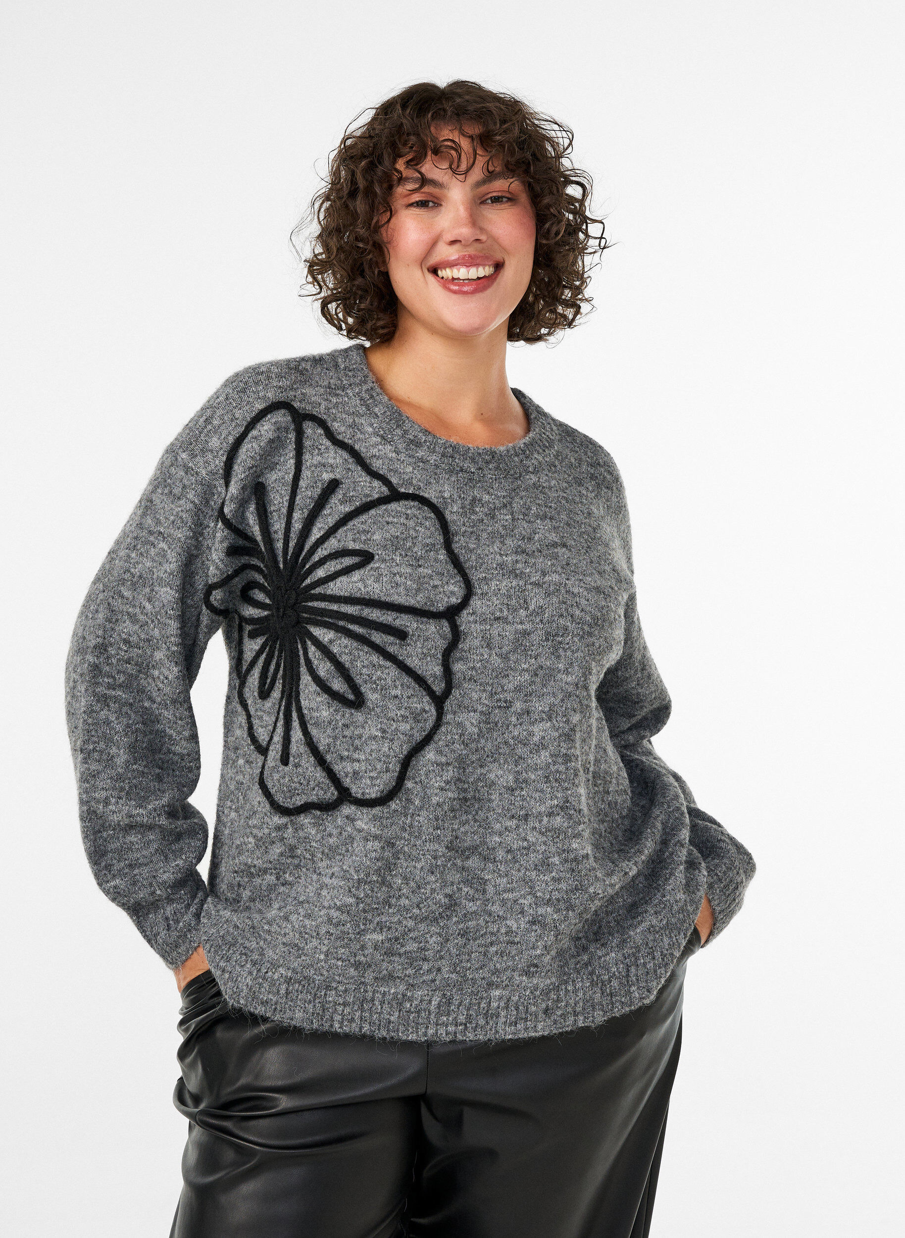 ZizziPullover mit Blumenapplikation, Grau, Model image number 0