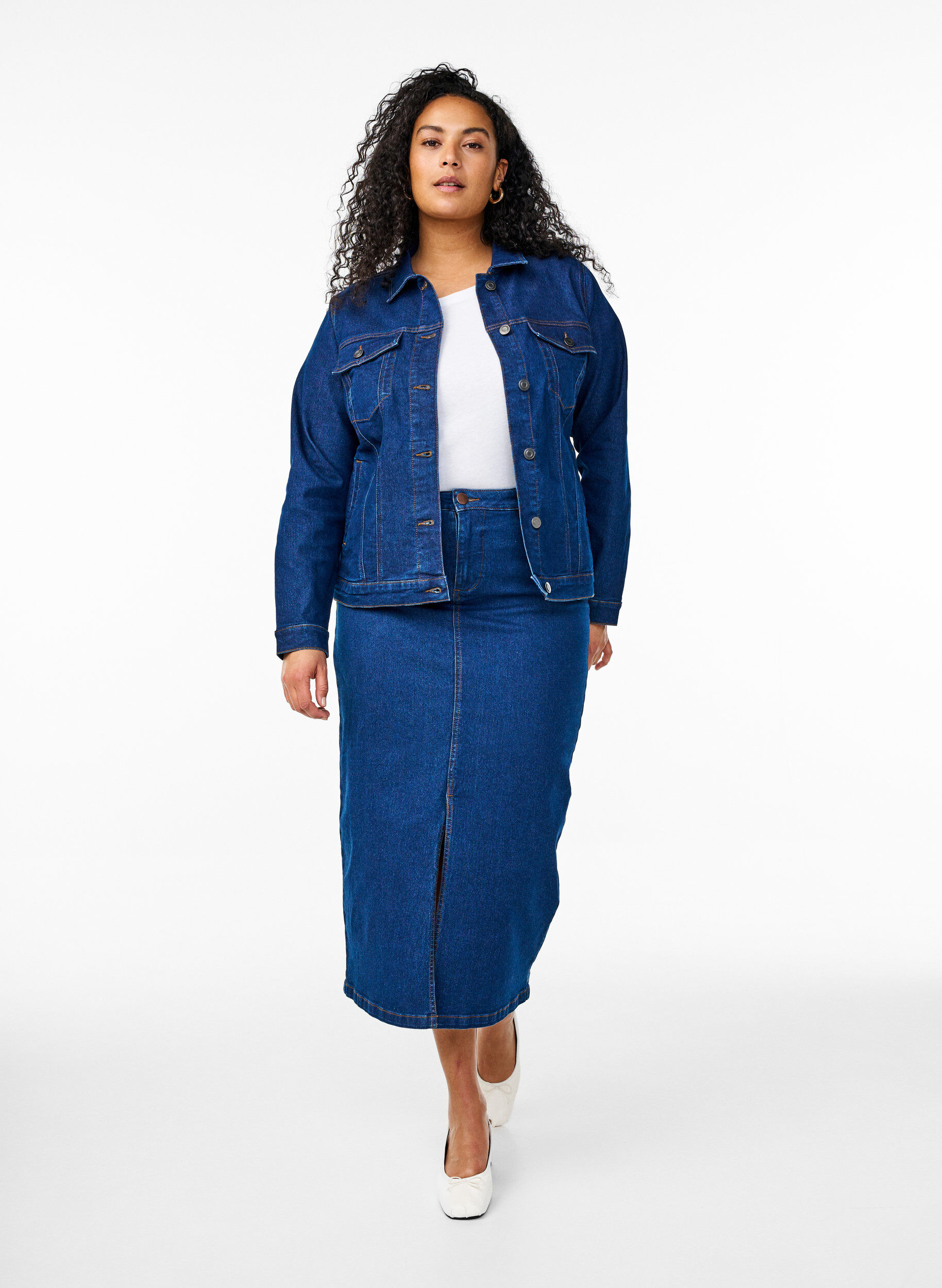 Zizzi Denim-Jacke aus elastischer Baumwollmischung, Blau, Model image number 1