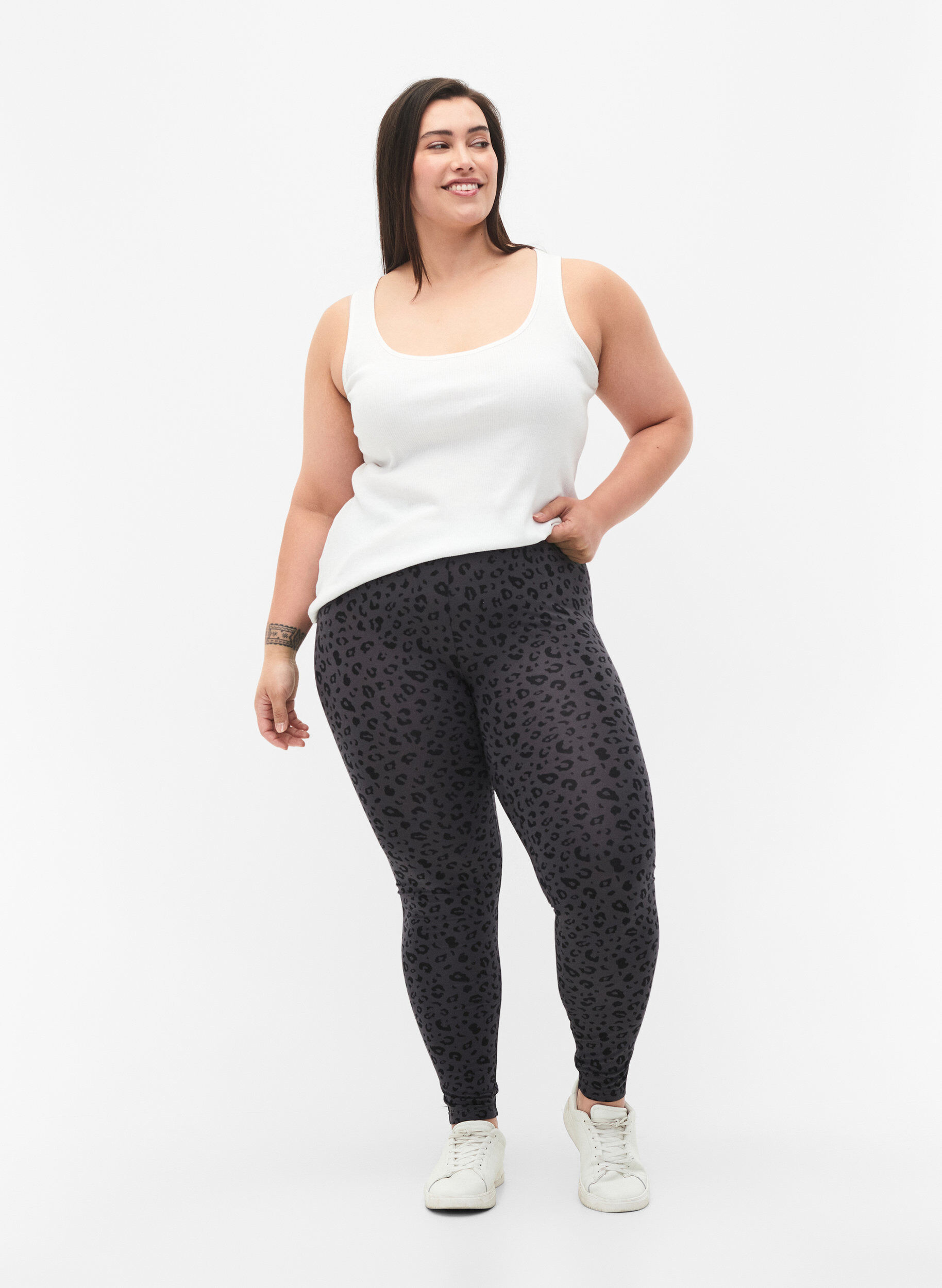 Zizzi Viskose Leggings mit Leopardendruck, Grau, Model image number 1