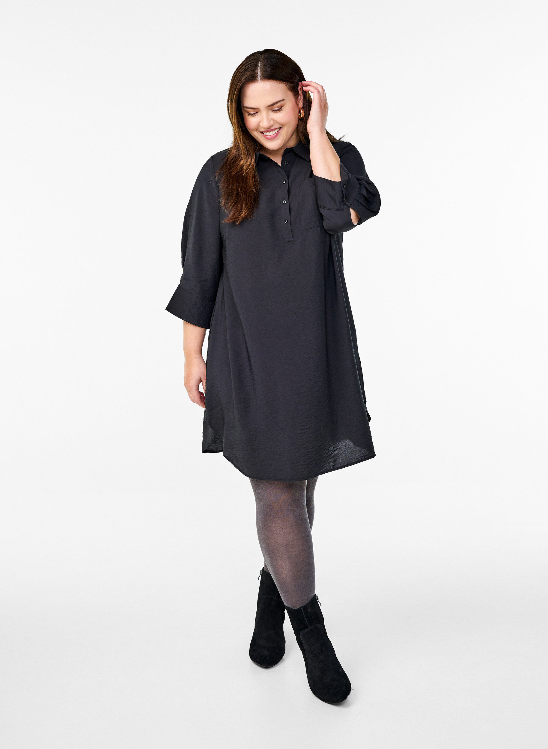 Zizzi Kleid mit Kragen und Brusttasche, Schwarz, Model image number 1