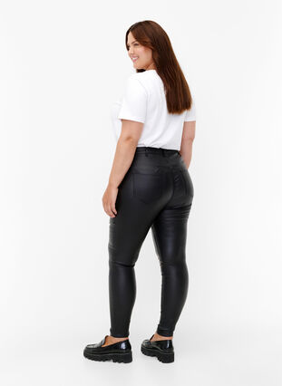 Beschichtete Amy Jeans mit Reißverschluss Detail, Black, Model image number 1
